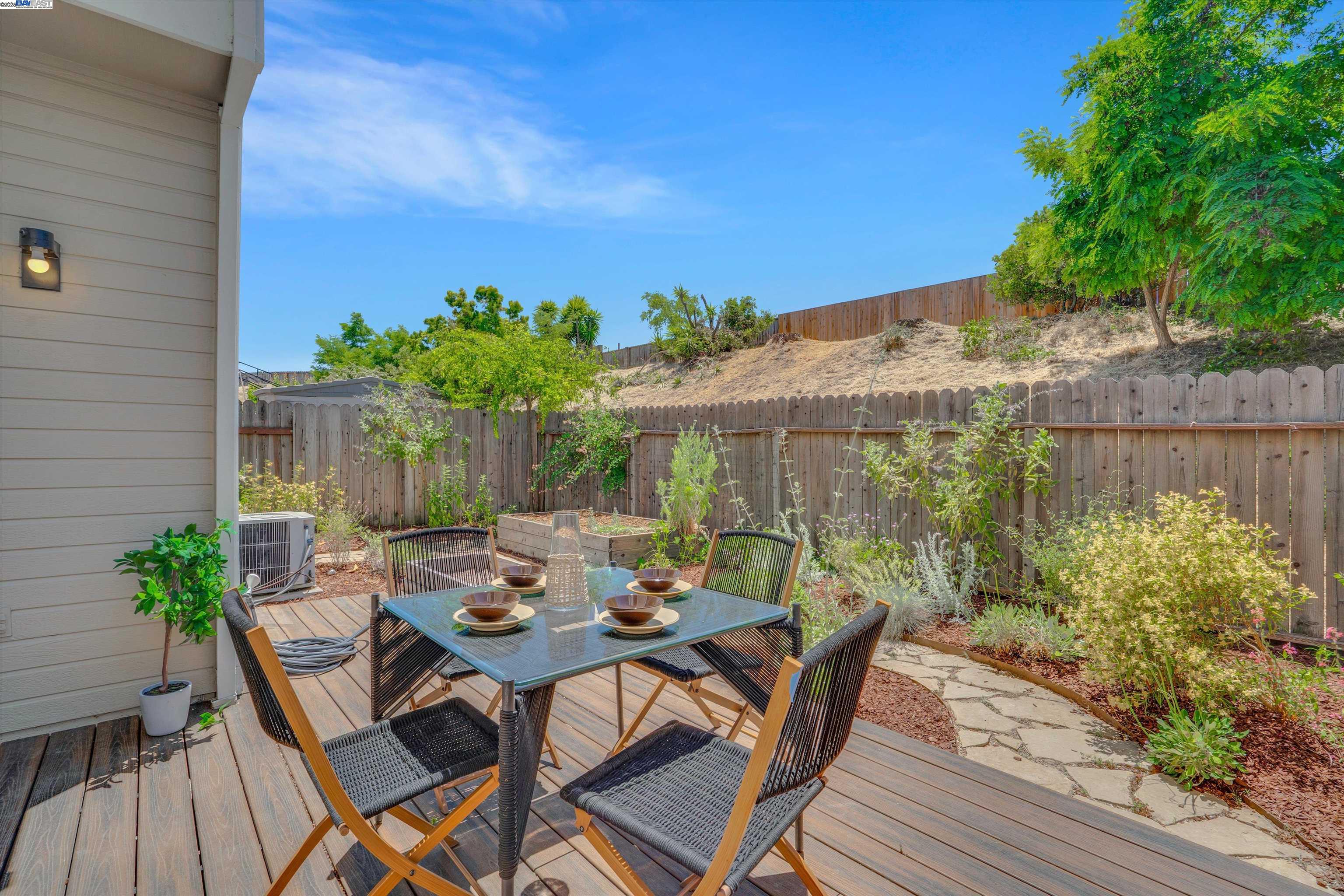 116 Scotts Valley, Hercules, California 94547, 2 Bedrooms Bedrooms, 7 Rooms Rooms,2 BathroomsBathrooms,Residential,For Sale,116 Scotts Valley,41098798