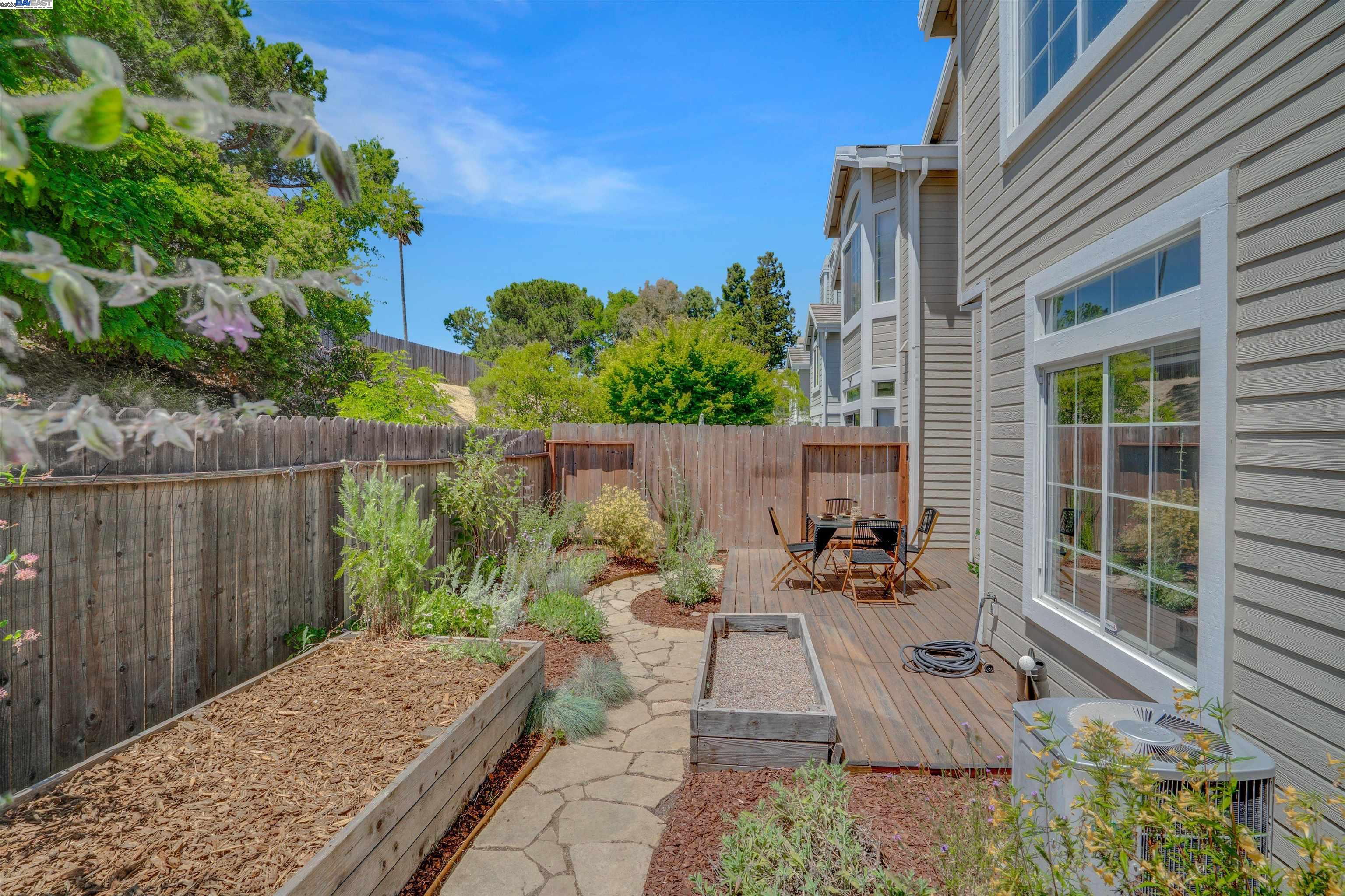 116 Scotts Valley, Hercules, California 94547, 2 Bedrooms Bedrooms, 7 Rooms Rooms,2 BathroomsBathrooms,Residential,For Sale,116 Scotts Valley,41098798