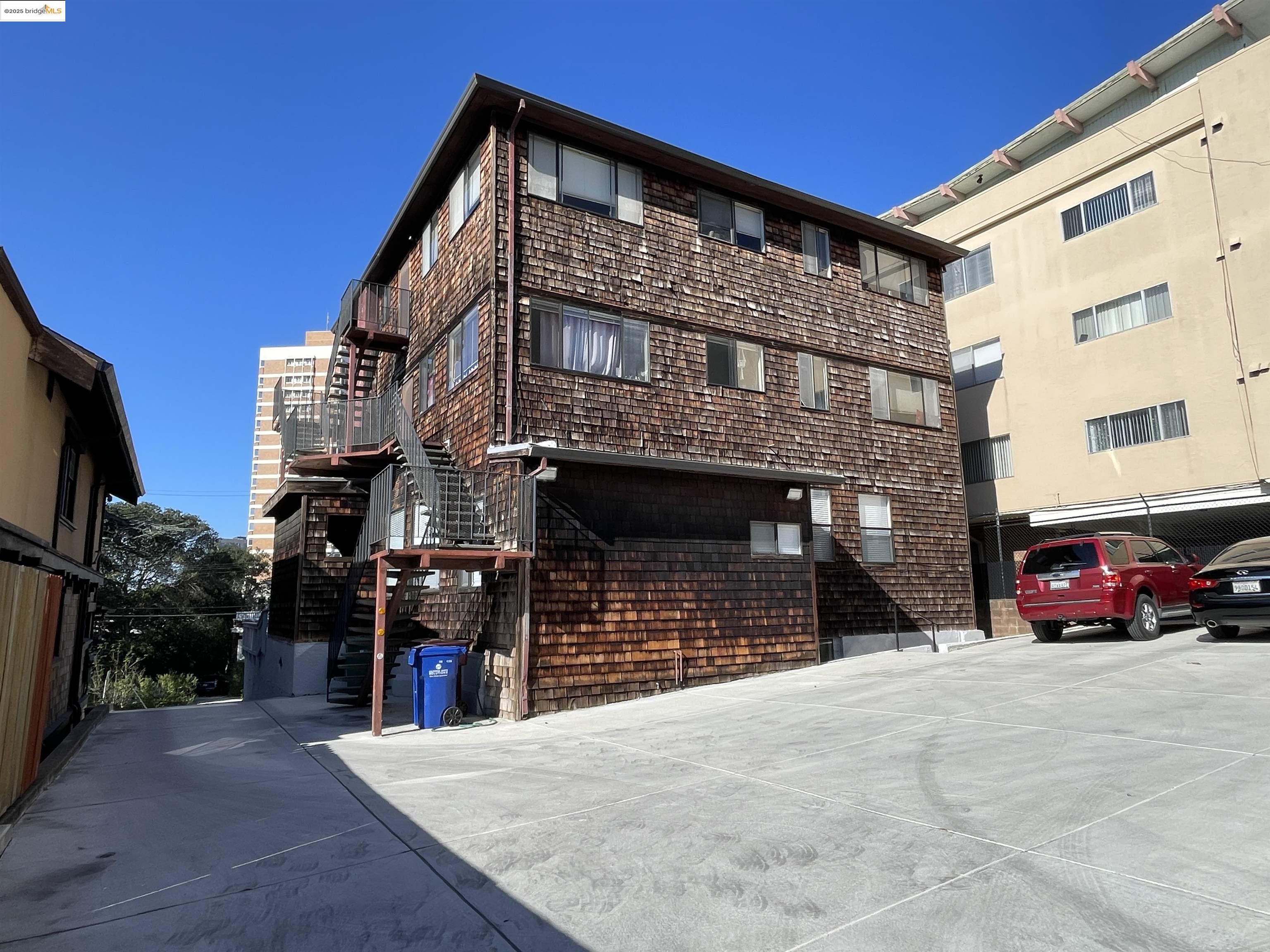 Detail Gallery Image 2 of 32 For 290 Park View Terrace, Oakland,  CA 94610 - – Beds | – Baths