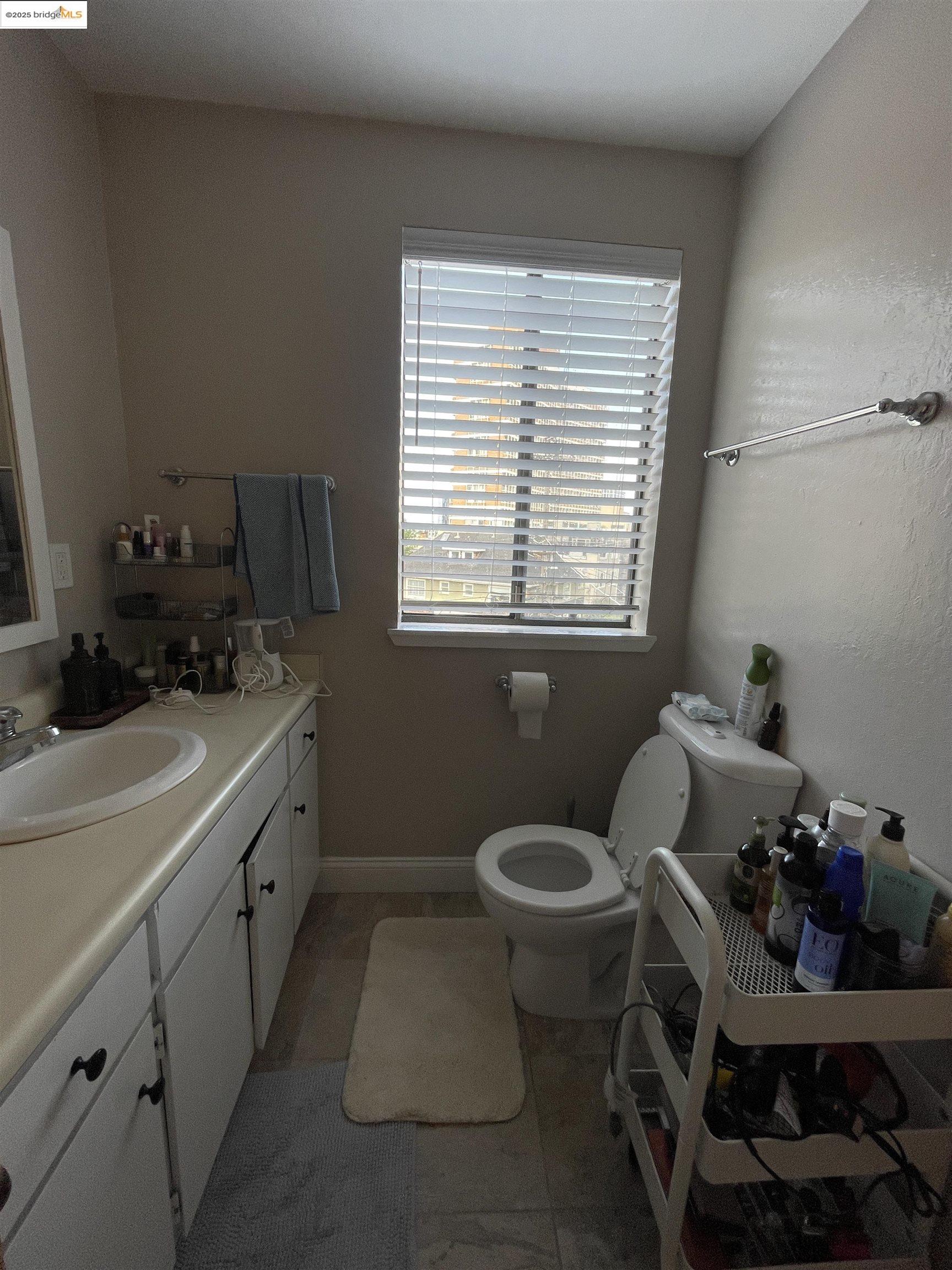 Detail Gallery Image 22 of 32 For 290 Park View Terrace, Oakland,  CA 94610 - – Beds | – Baths