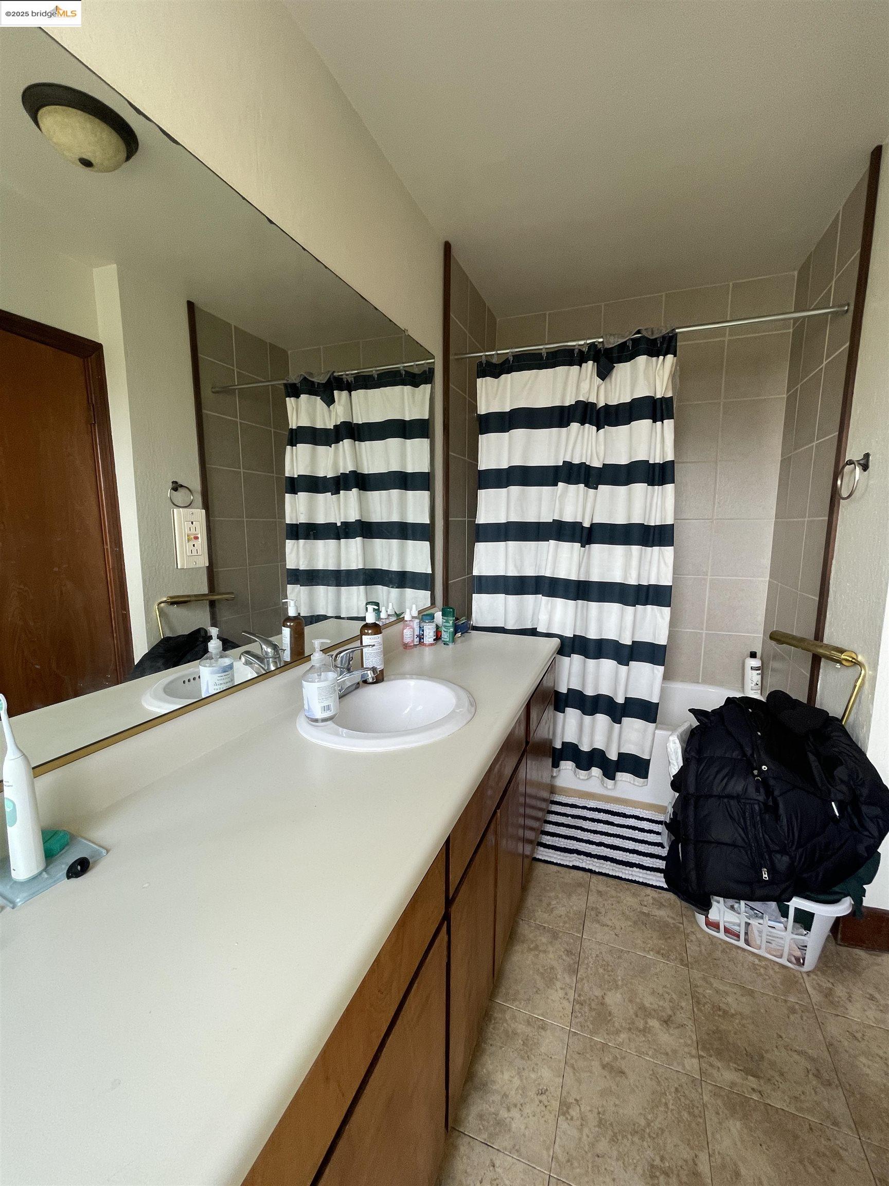 Detail Gallery Image 25 of 32 For 290 Park View Terrace, Oakland,  CA 94610 - – Beds | – Baths