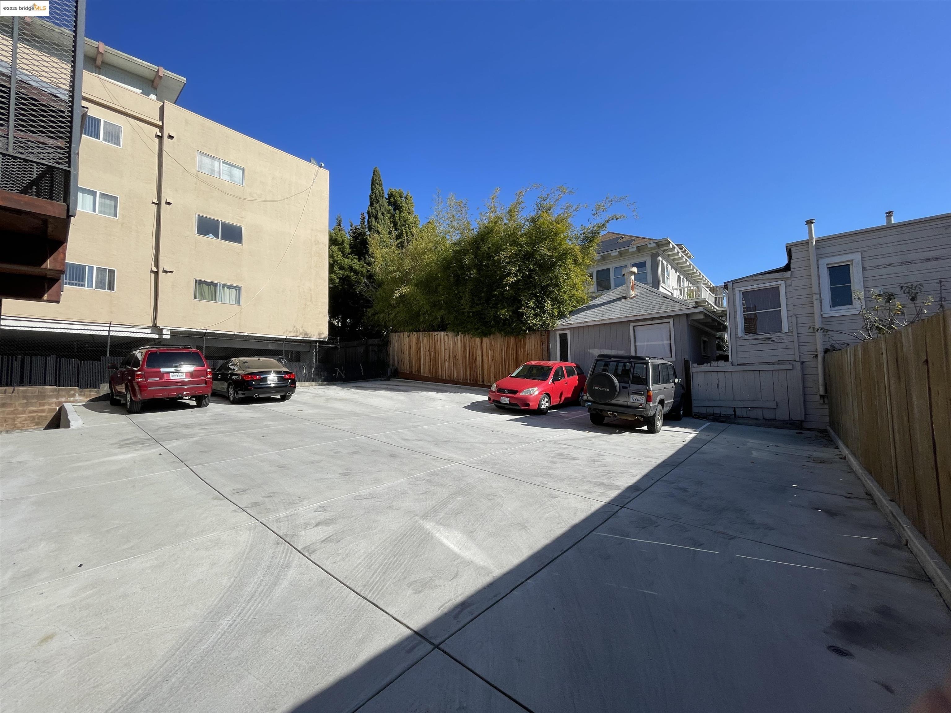 Detail Gallery Image 4 of 32 For 290 Park View Terrace, Oakland,  CA 94610 - – Beds | – Baths