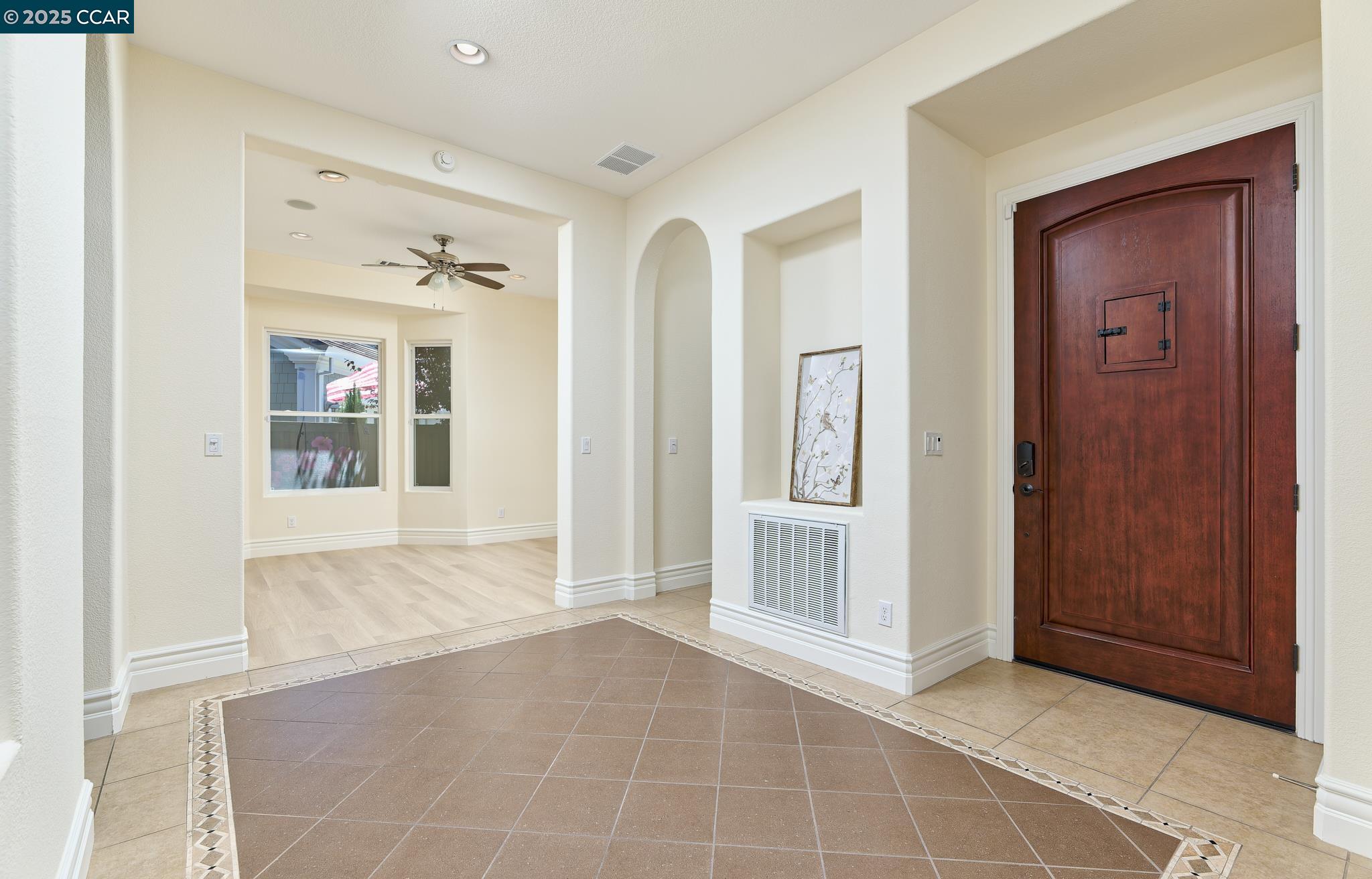 Detail Gallery Image 3 of 35 For 1681 Gamay Ln, Brentwood,  CA 94513 - 2 Beds | 2/1 Baths