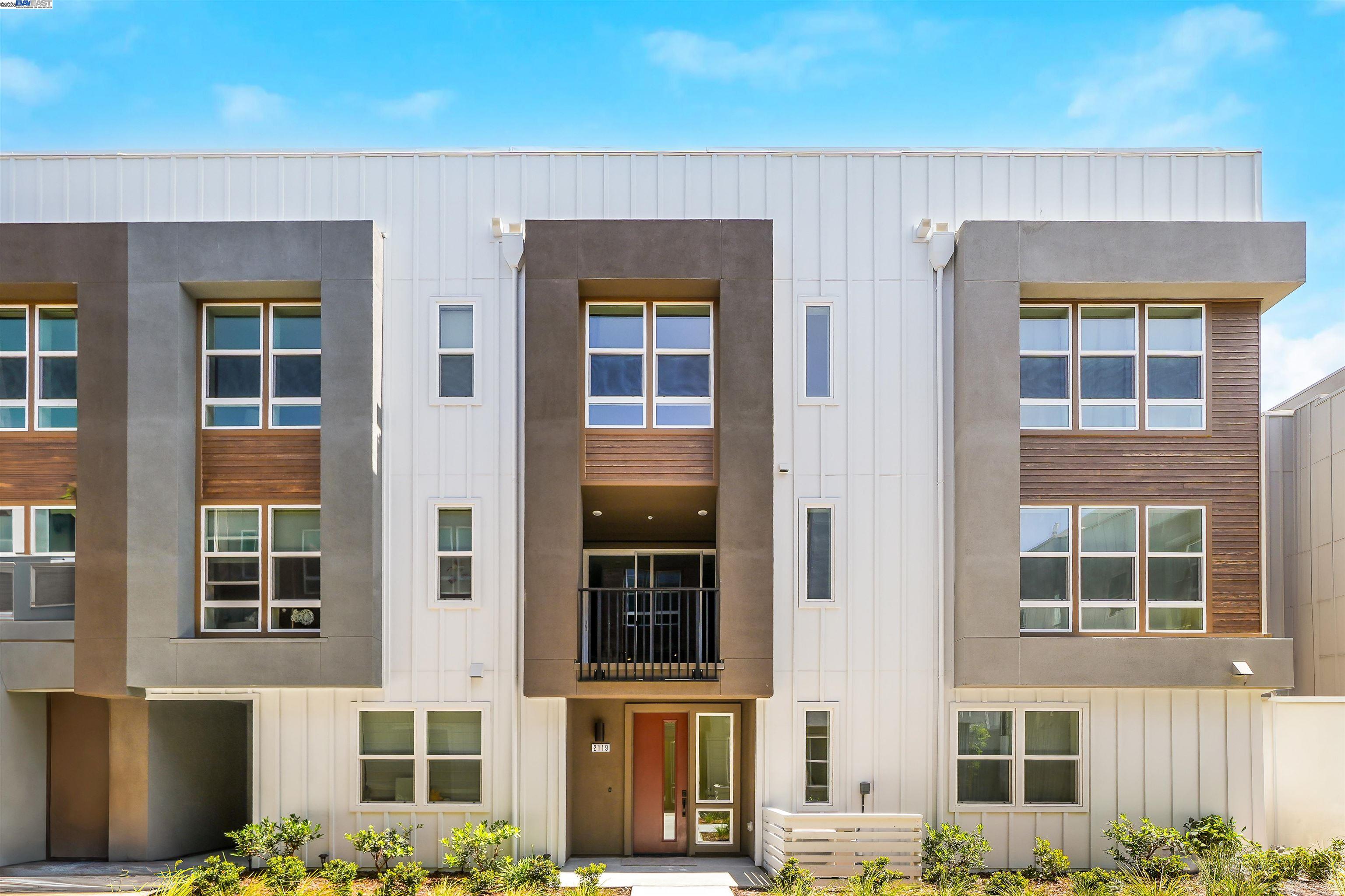 Detail Gallery Image 1 of 39 For 2119 Stanford Street, Alameda,  CA 94501 - 2 Beds | 2/1 Baths