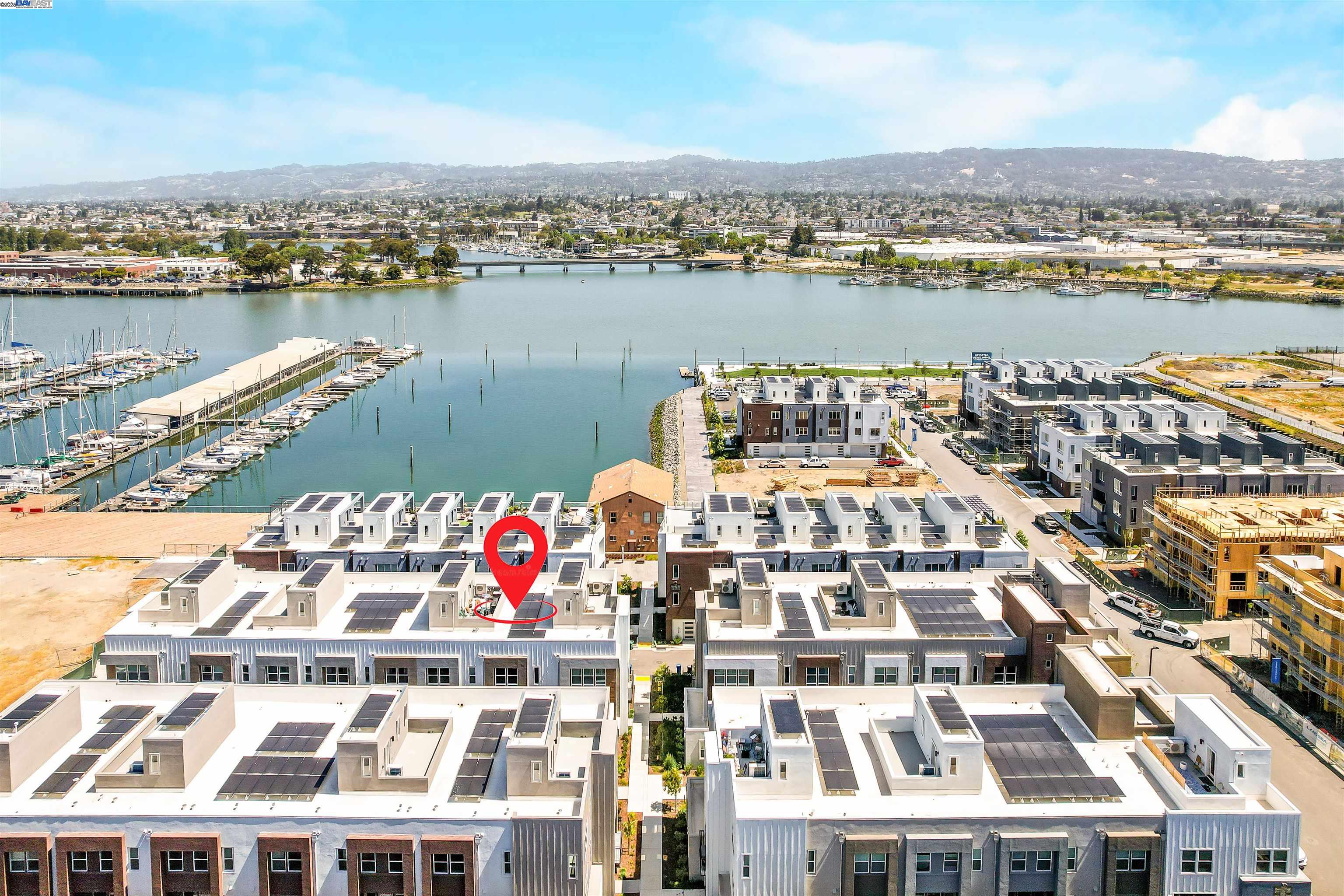 Detail Gallery Image 2 of 39 For 2119 Stanford Street, Alameda,  CA 94501 - 2 Beds | 2/1 Baths