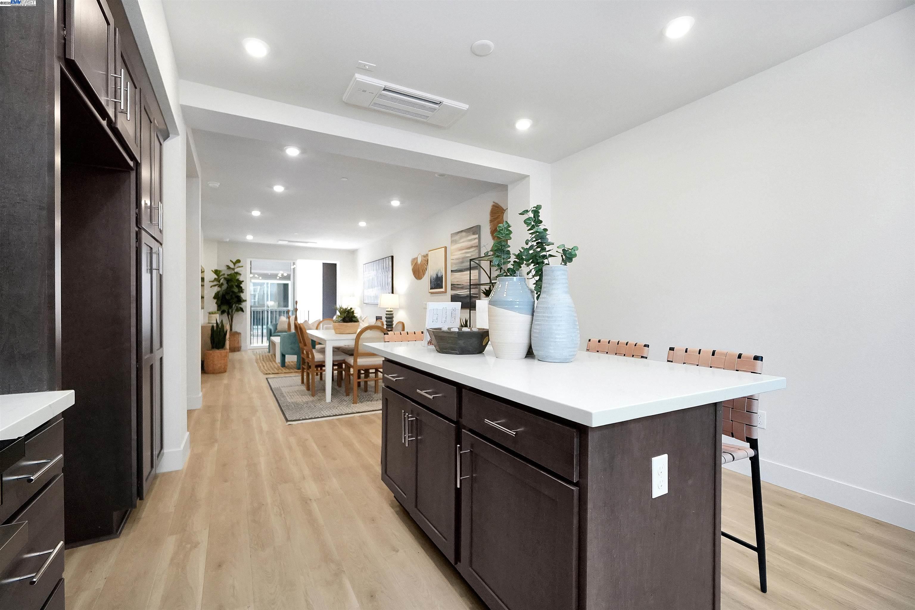 Detail Gallery Image 16 of 39 For 2119 Stanford Street, Alameda,  CA 94501 - 2 Beds | 2/1 Baths