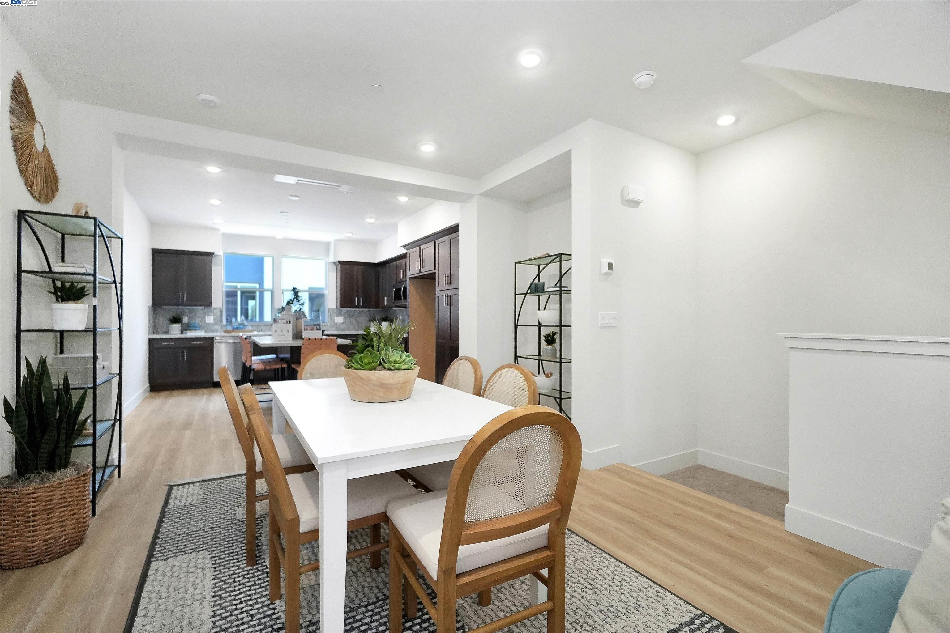 Detail Gallery Image 17 of 39 For 2119 Stanford Street, Alameda,  CA 94501 - 2 Beds | 2/1 Baths