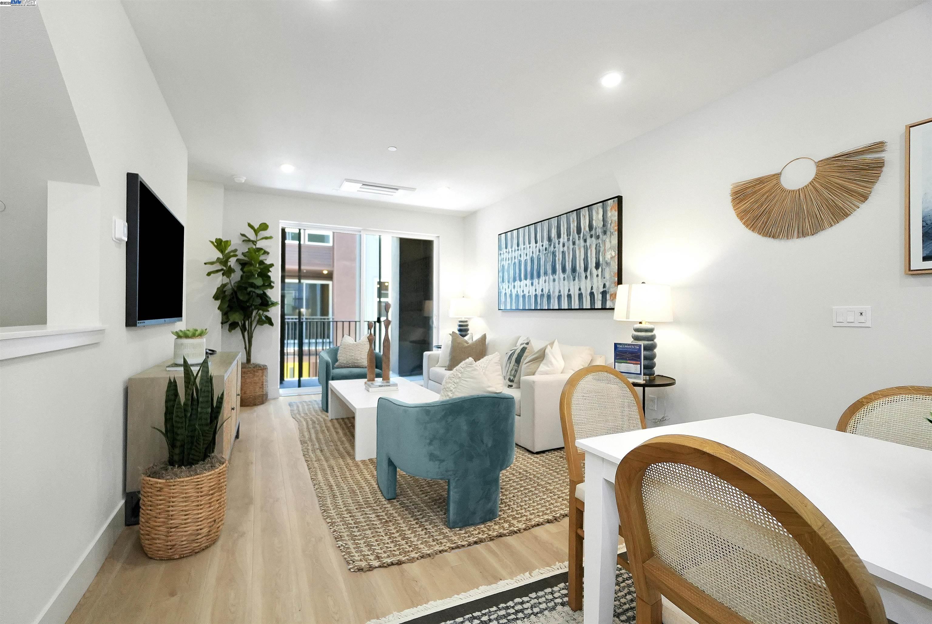 Detail Gallery Image 18 of 39 For 2119 Stanford Street, Alameda,  CA 94501 - 2 Beds | 2/1 Baths