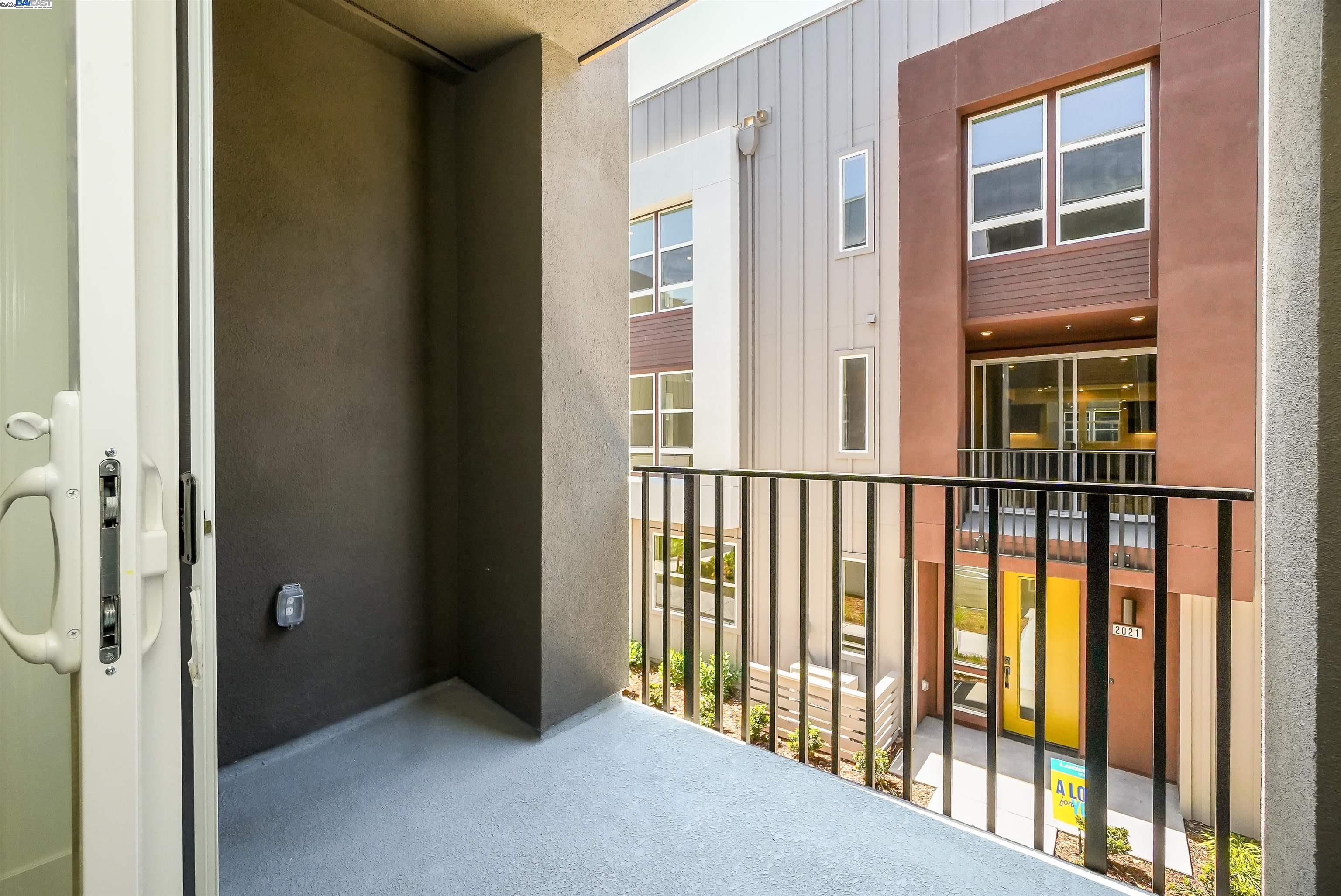 Detail Gallery Image 22 of 39 For 2119 Stanford Street, Alameda,  CA 94501 - 2 Beds | 2/1 Baths