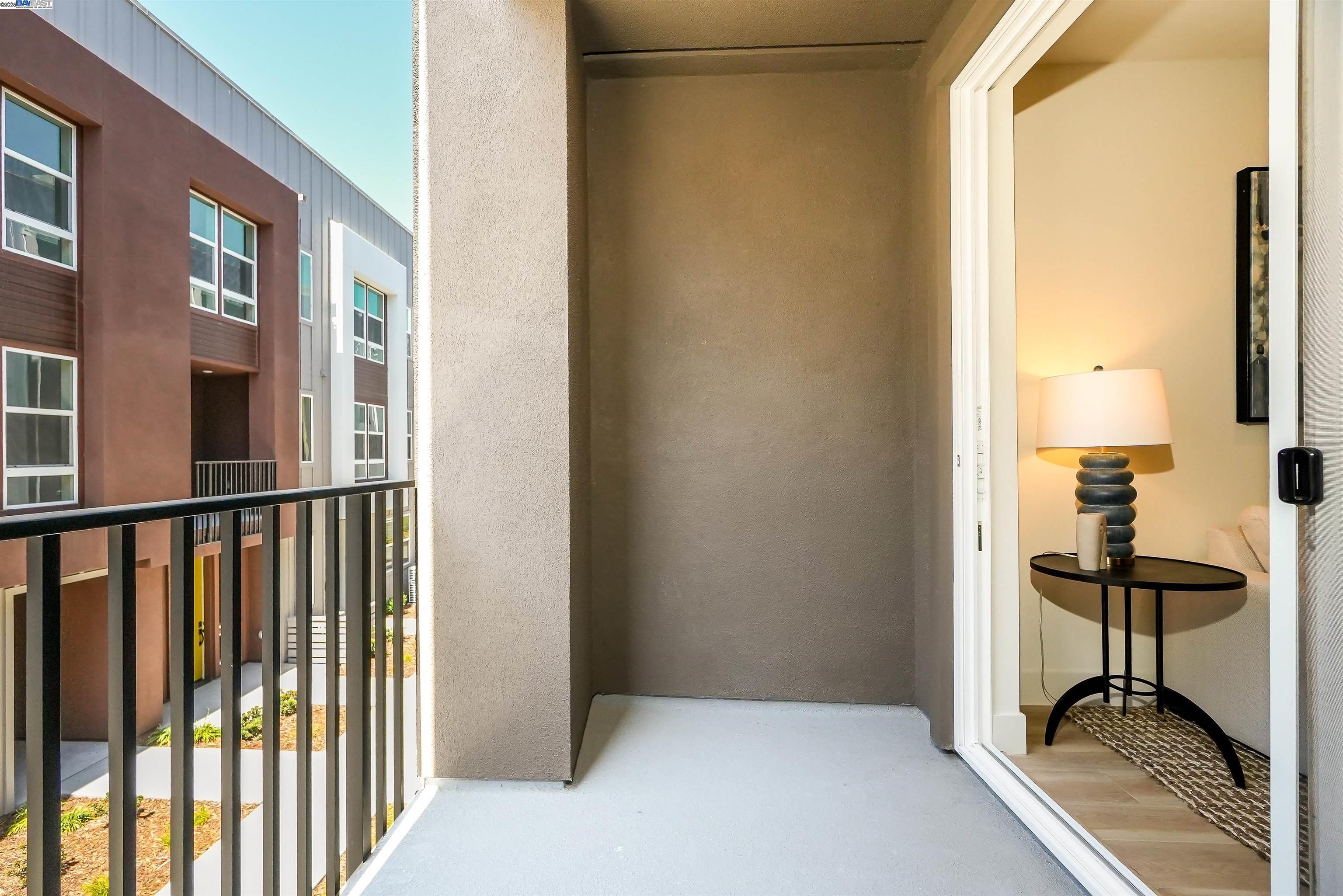 Detail Gallery Image 24 of 39 For 2119 Stanford Street, Alameda,  CA 94501 - 2 Beds | 2/1 Baths