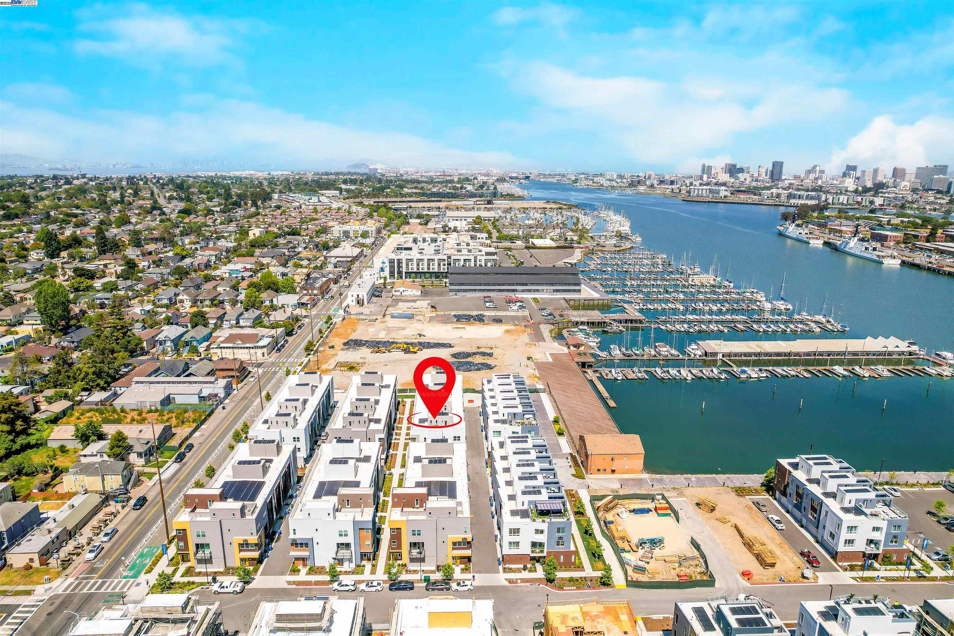 Detail Gallery Image 4 of 39 For 2119 Stanford Street, Alameda,  CA 94501 - 2 Beds | 2/1 Baths