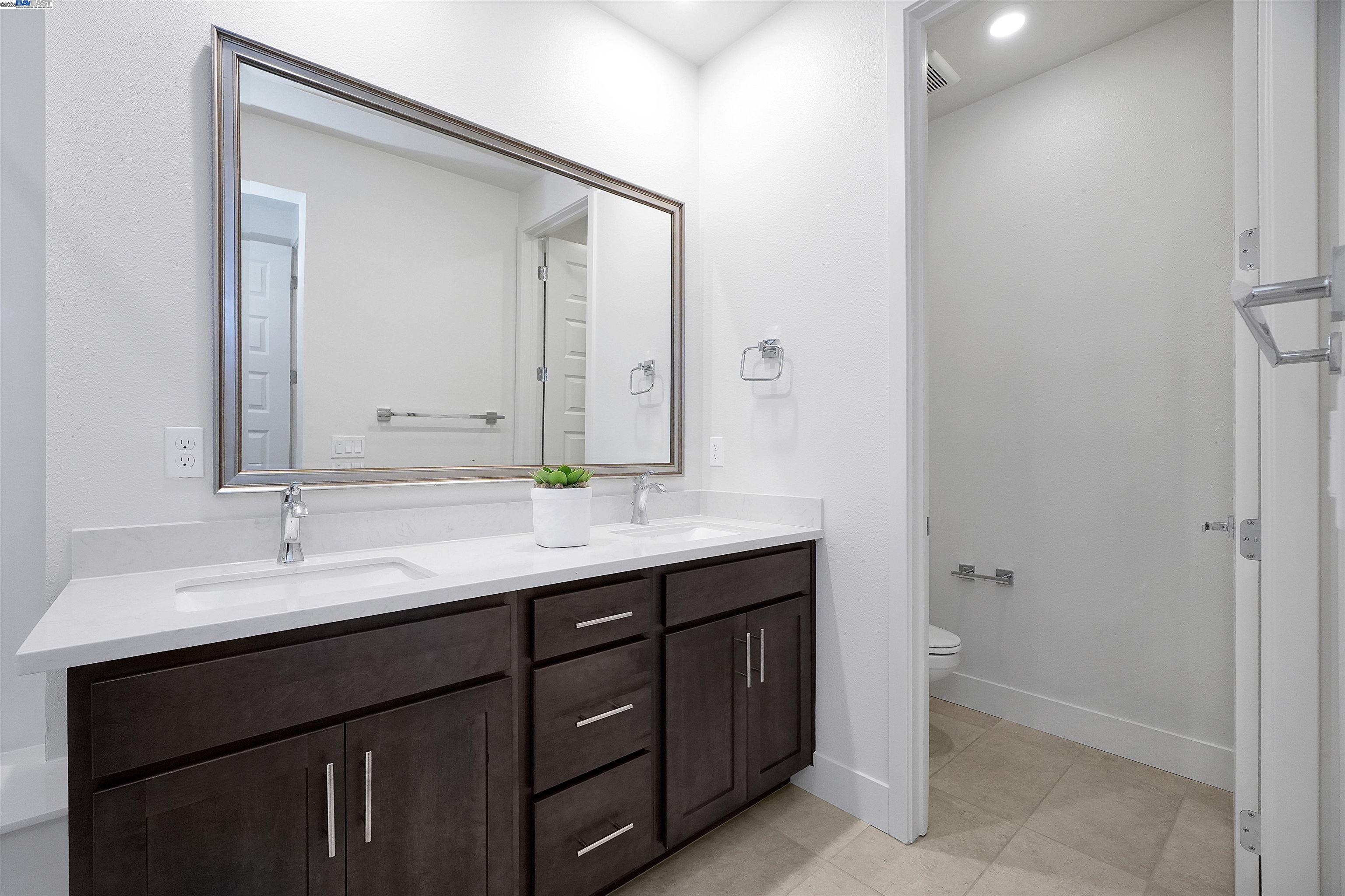 Detail Gallery Image 31 of 39 For 2119 Stanford Street, Alameda,  CA 94501 - 2 Beds | 2/1 Baths