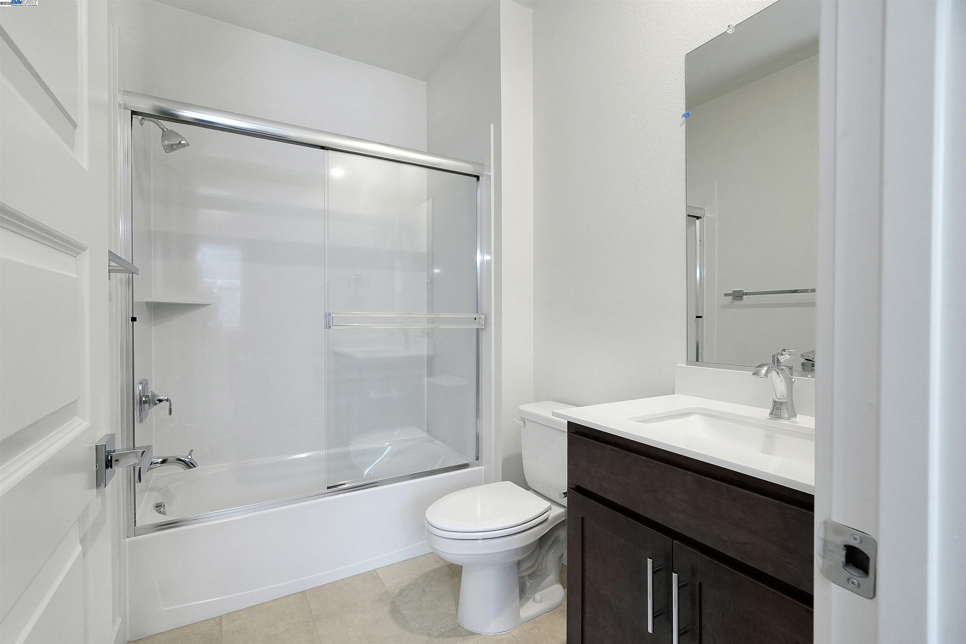 Detail Gallery Image 35 of 39 For 2119 Stanford Street, Alameda,  CA 94501 - 2 Beds | 2/1 Baths