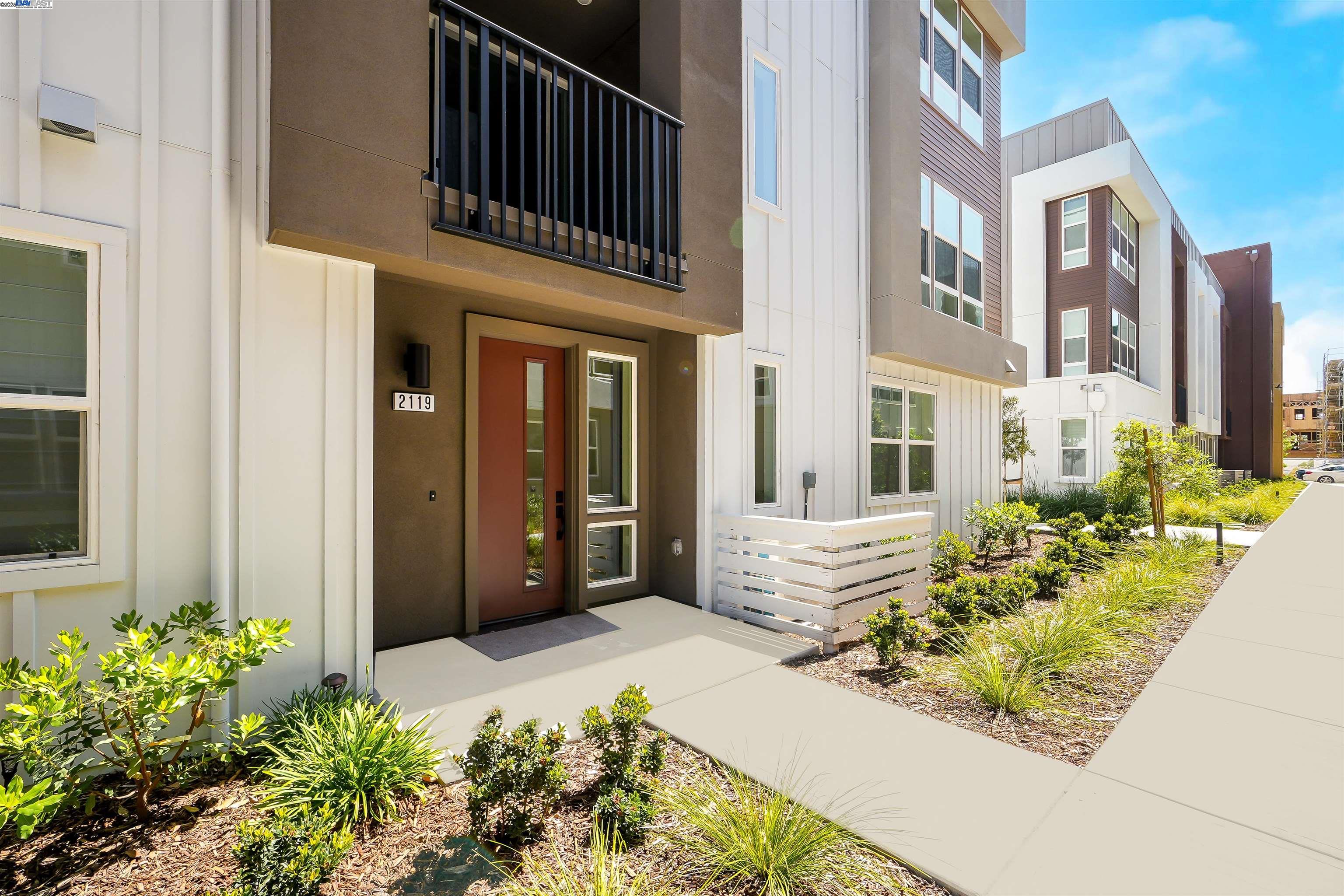 Detail Gallery Image 6 of 39 For 2119 Stanford Street, Alameda,  CA 94501 - 2 Beds | 2/1 Baths