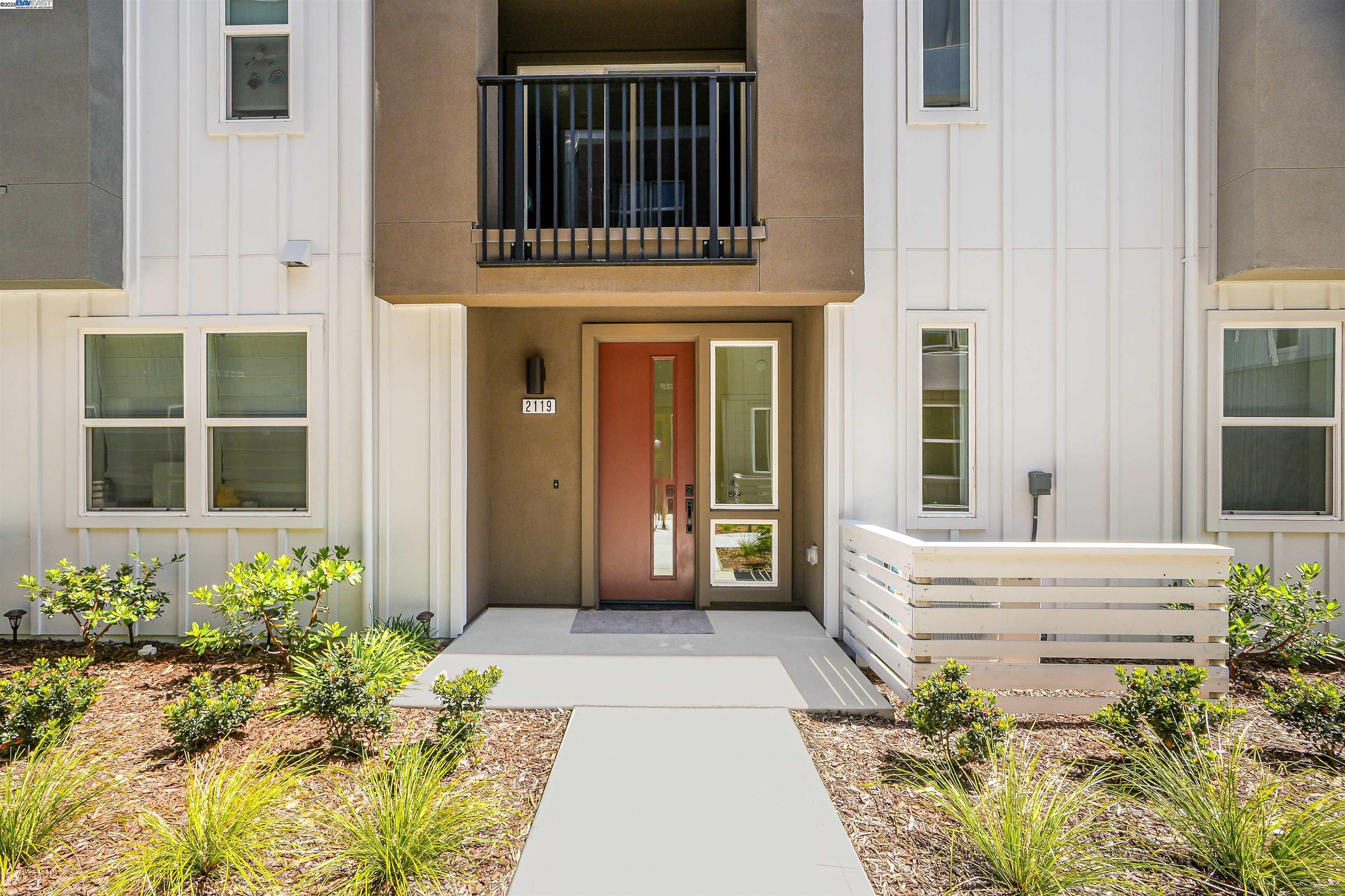Detail Gallery Image 7 of 39 For 2119 Stanford Street, Alameda,  CA 94501 - 2 Beds | 2/1 Baths