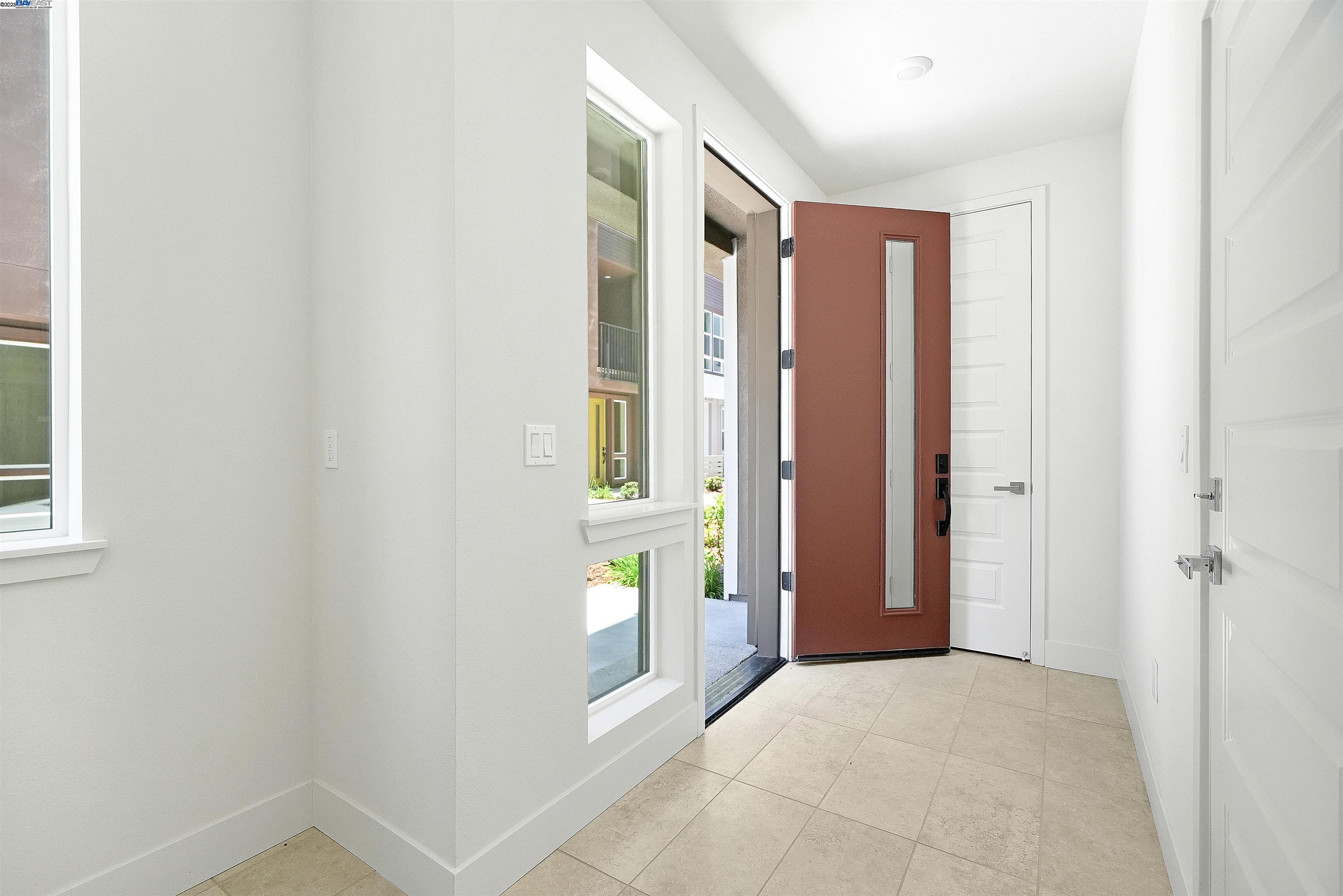 Detail Gallery Image 8 of 39 For 2119 Stanford Street, Alameda,  CA 94501 - 2 Beds | 2/1 Baths