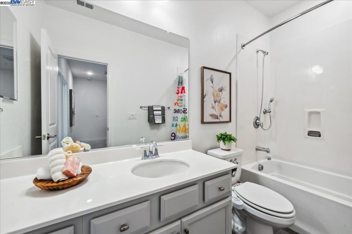 Detail Gallery Image 21 of 36 For 3933 Eminence St, Dublin,  CA 94568 - 4 Beds | 3/1 Baths