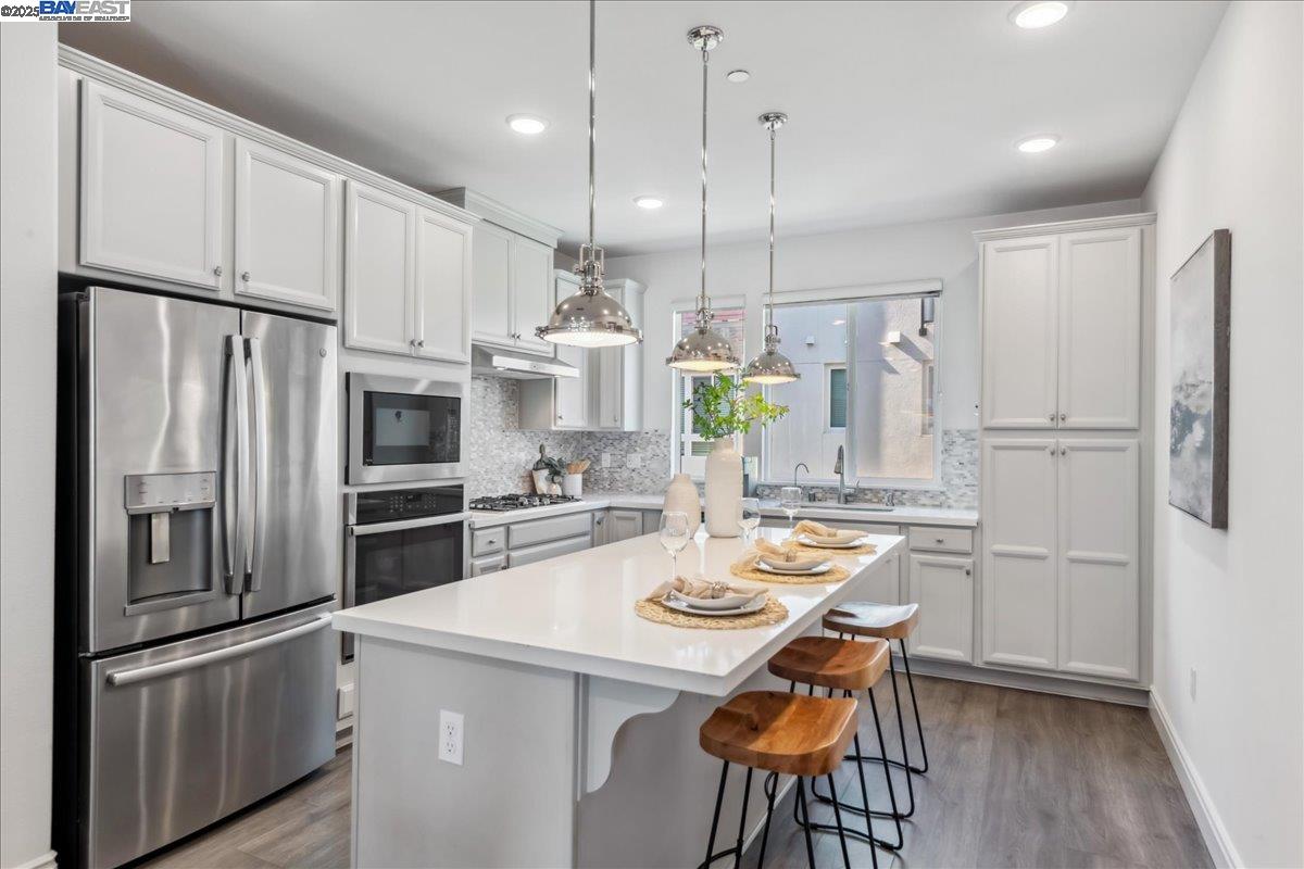 Detail Gallery Image 6 of 36 For 3933 Eminence St, Dublin,  CA 94568 - 4 Beds | 3/1 Baths