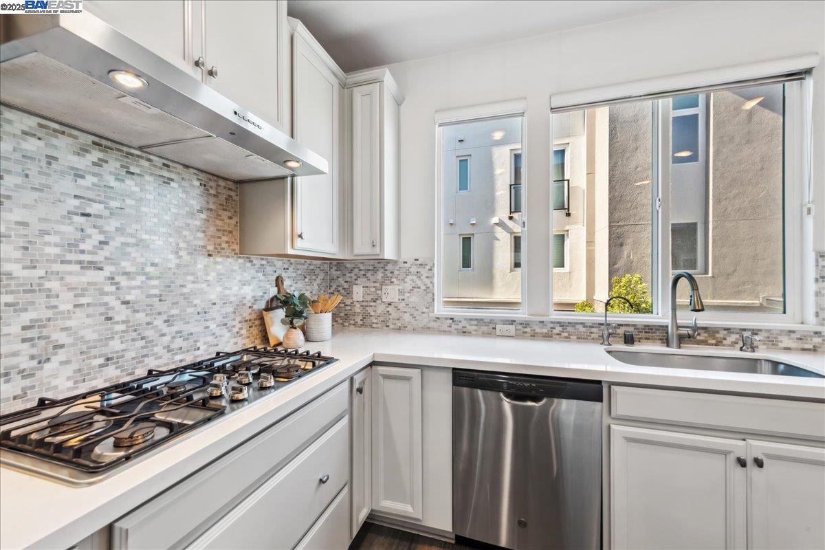 Detail Gallery Image 8 of 36 For 3933 Eminence St, Dublin,  CA 94568 - 4 Beds | 3/1 Baths