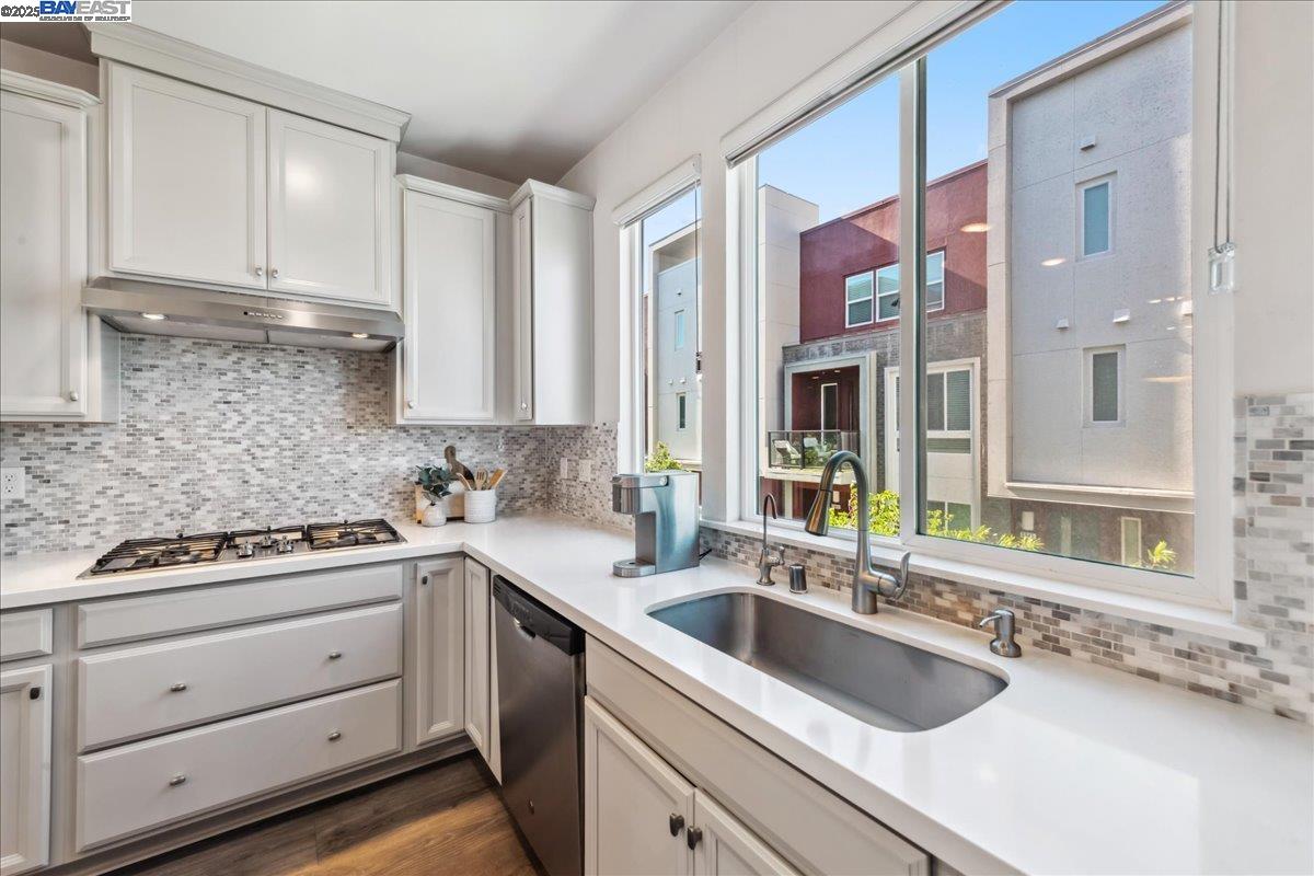 Detail Gallery Image 9 of 36 For 3933 Eminence St, Dublin,  CA 94568 - 4 Beds | 3/1 Baths
