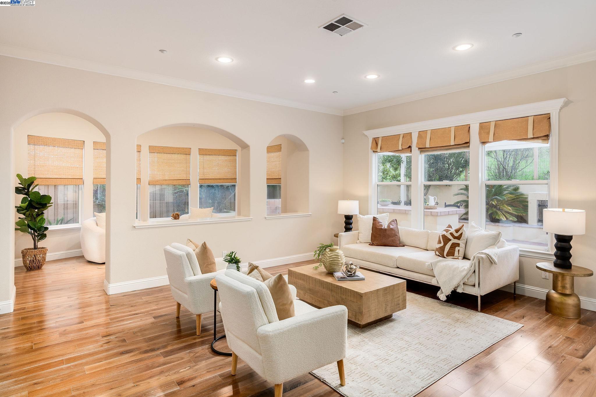 Detail Gallery Image 13 of 59 For 10828 Inspiration Cir, Dublin,  CA 94568 - 5 Beds | 4/1 Baths