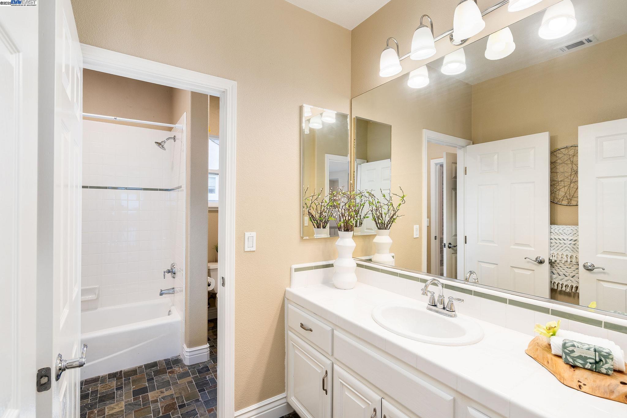 Detail Gallery Image 36 of 59 For 10828 Inspiration Cir, Dublin,  CA 94568 - 5 Beds | 4/1 Baths