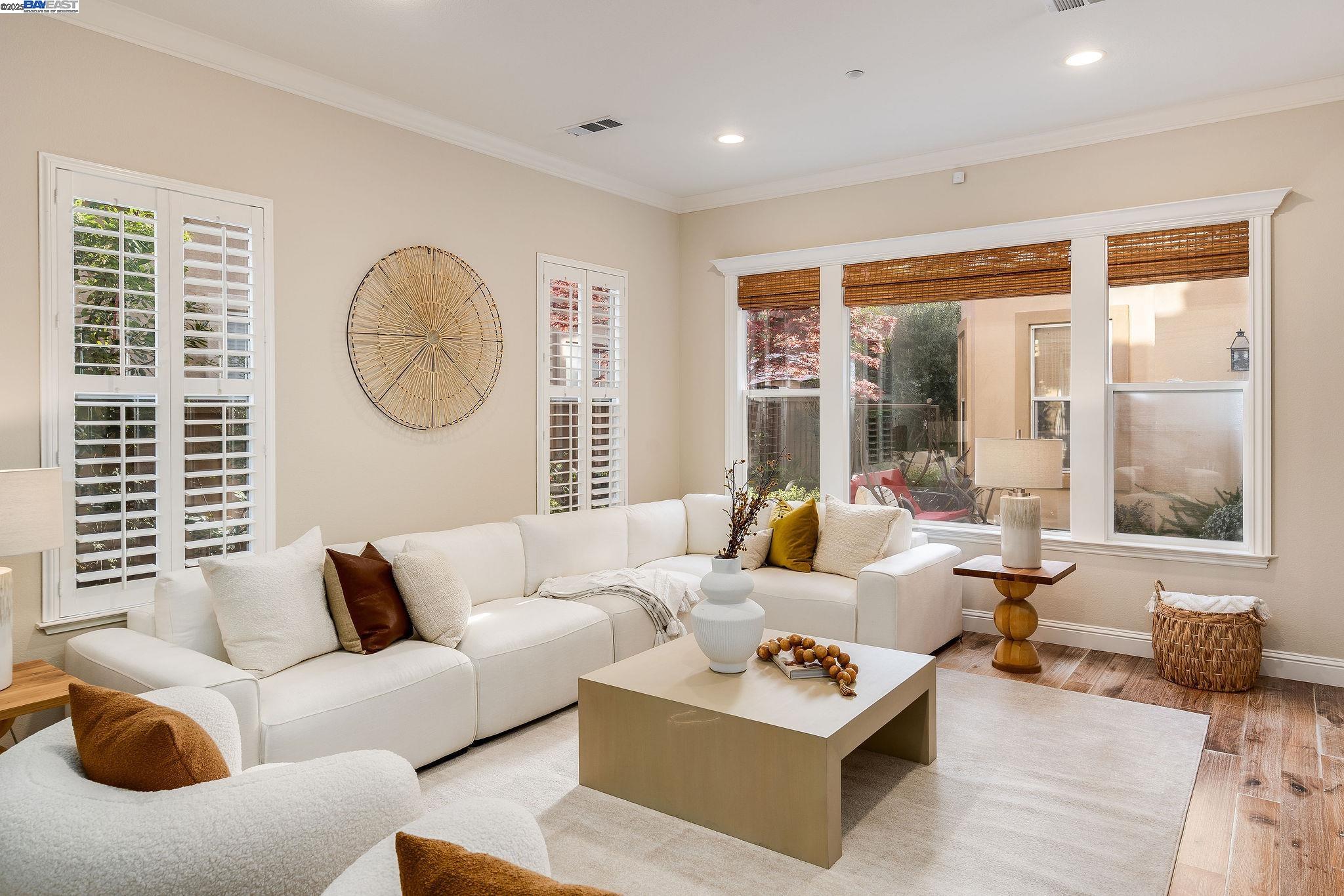 Detail Gallery Image 6 of 59 For 10828 Inspiration Cir, Dublin,  CA 94568 - 5 Beds | 4/1 Baths
