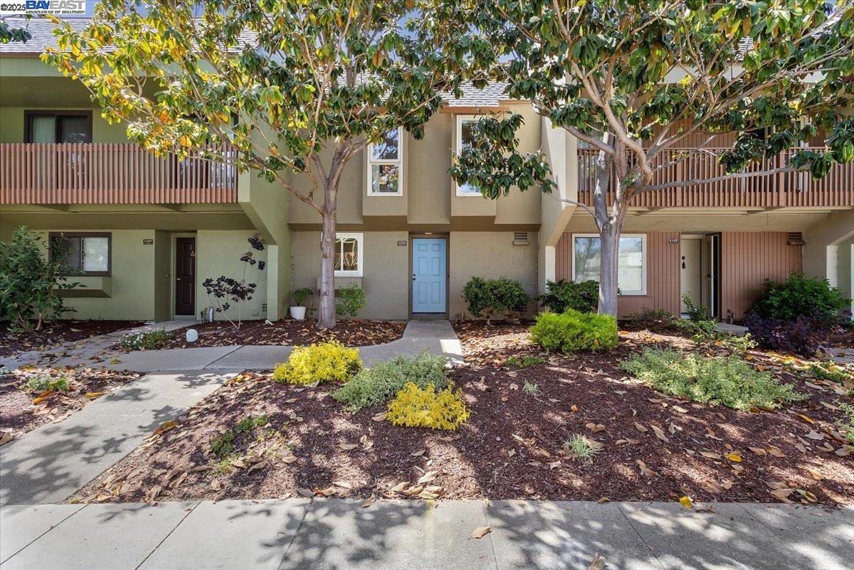 Detail Gallery Image 1 of 41 For 1105 Fontana Dr, Alameda,  CA 94502 - 2 Beds | 1/1 Baths