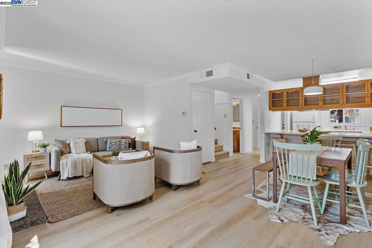 Detail Gallery Image 2 of 41 For 1105 Fontana Dr, Alameda,  CA 94502 - 2 Beds | 1/1 Baths