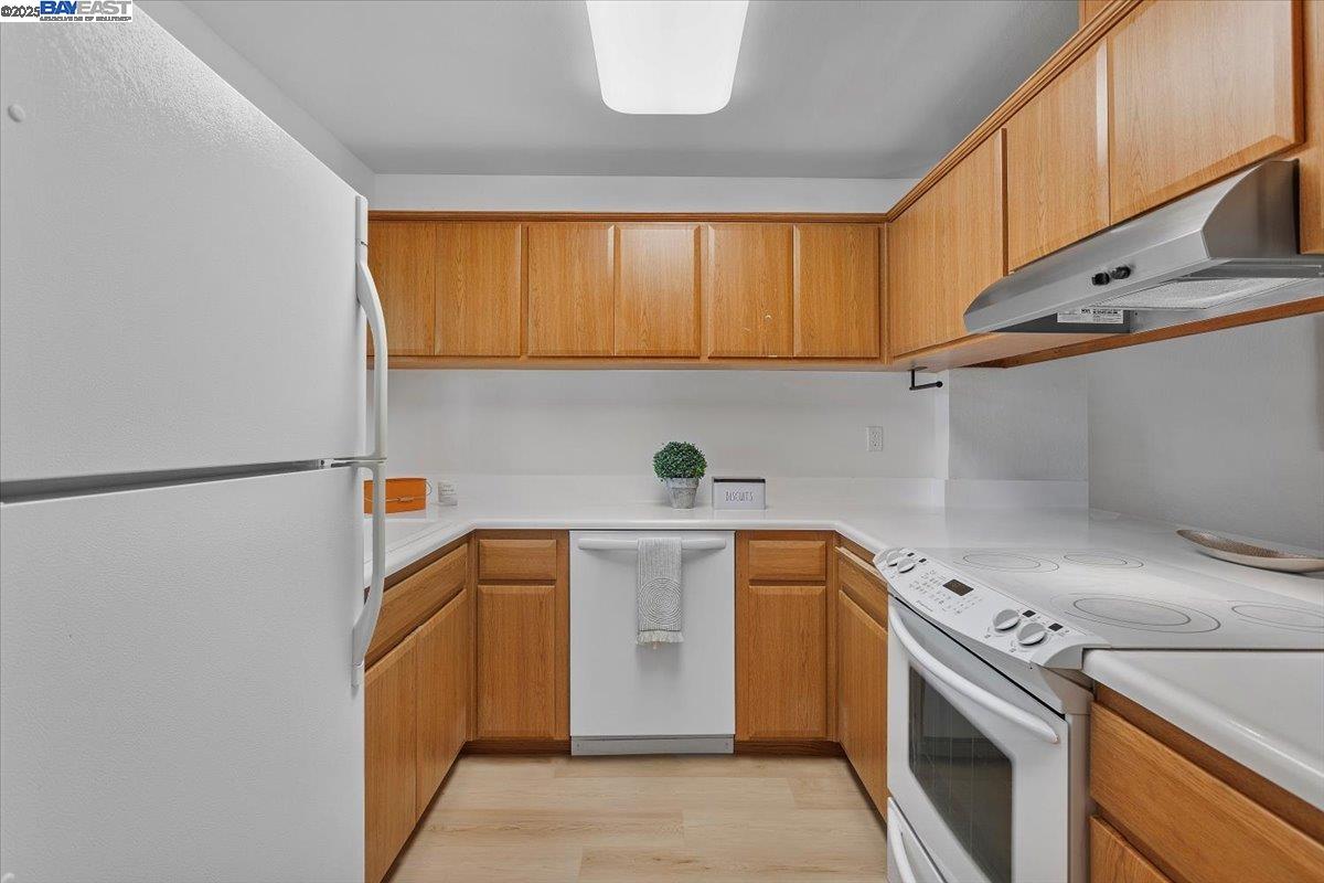Detail Gallery Image 13 of 41 For 1105 Fontana Dr, Alameda,  CA 94502 - 2 Beds | 1/1 Baths