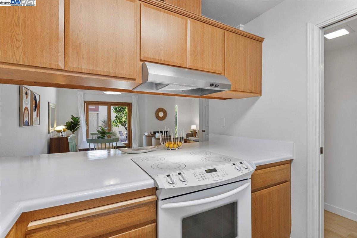 Detail Gallery Image 14 of 41 For 1105 Fontana Dr, Alameda,  CA 94502 - 2 Beds | 1/1 Baths