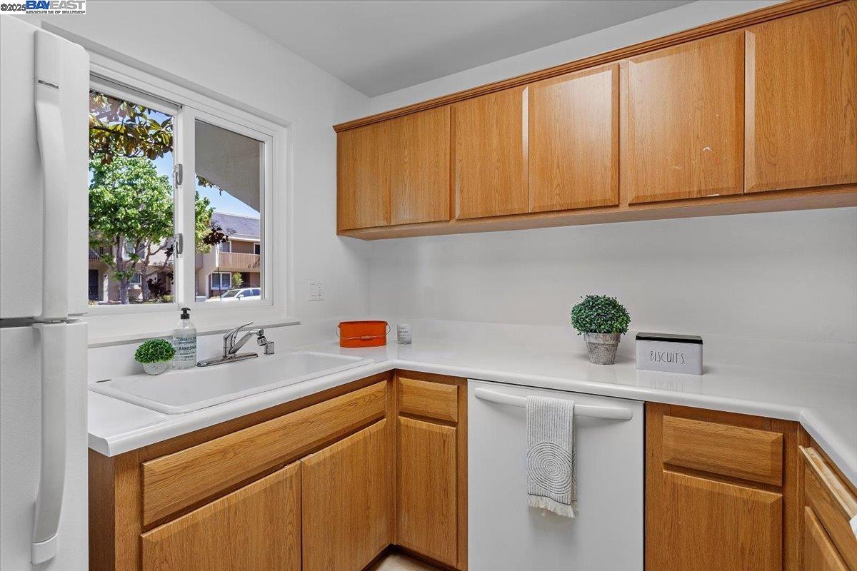 Detail Gallery Image 15 of 41 For 1105 Fontana Dr, Alameda,  CA 94502 - 2 Beds | 1/1 Baths