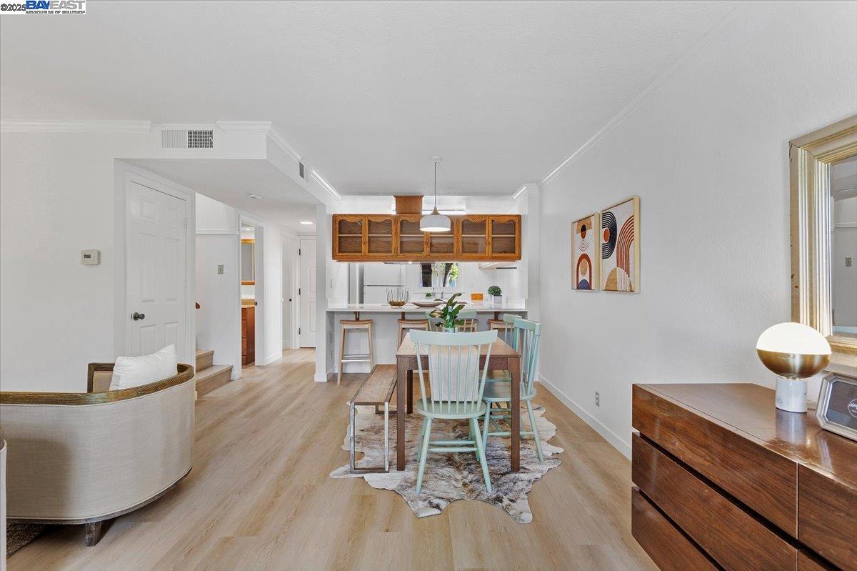 Detail Gallery Image 3 of 41 For 1105 Fontana Dr, Alameda,  CA 94502 - 2 Beds | 1/1 Baths