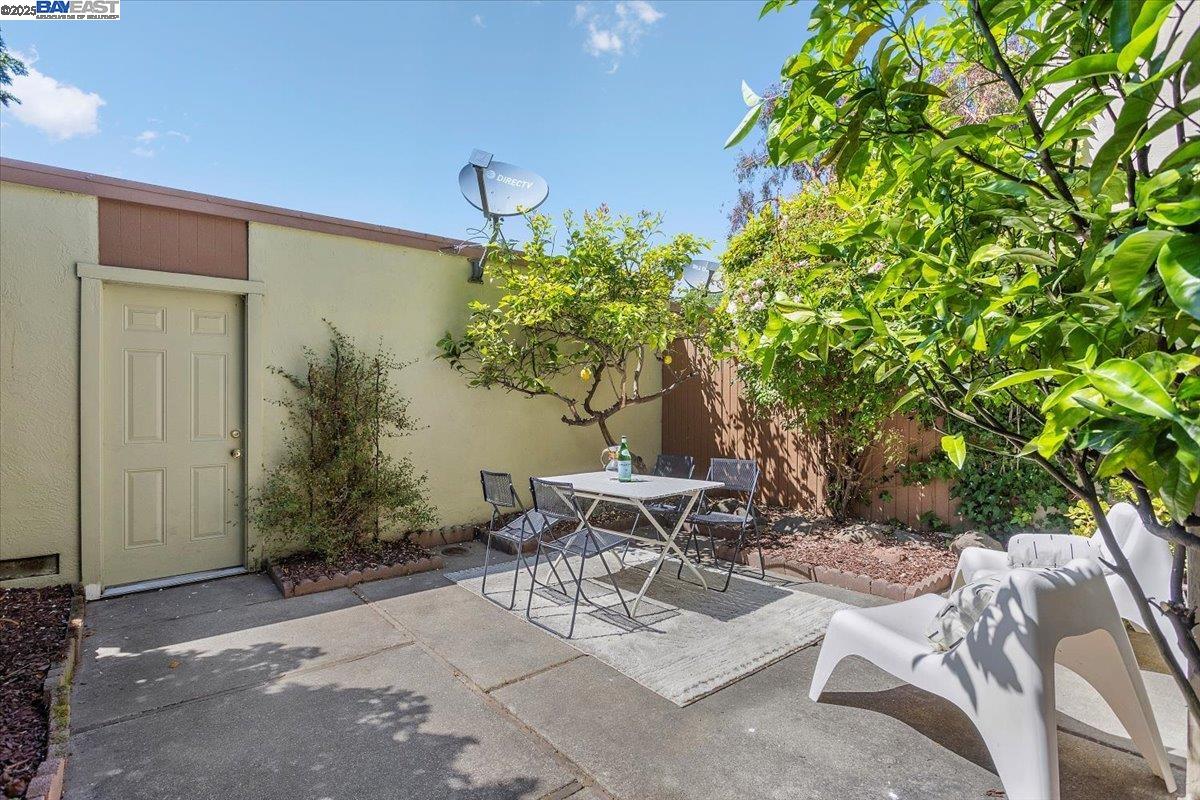 Detail Gallery Image 28 of 41 For 1105 Fontana Dr, Alameda,  CA 94502 - 2 Beds | 1/1 Baths