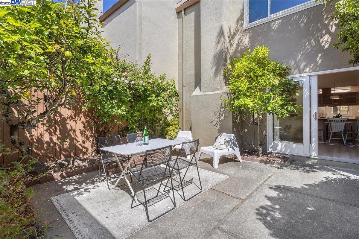 Detail Gallery Image 29 of 41 For 1105 Fontana Dr, Alameda,  CA 94502 - 2 Beds | 1/1 Baths