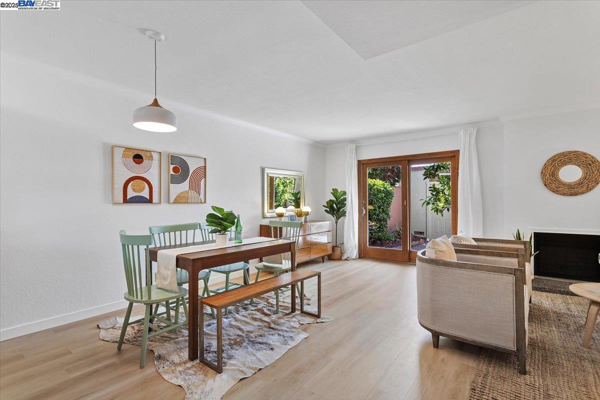 Detail Gallery Image 4 of 41 For 1105 Fontana Dr, Alameda,  CA 94502 - 2 Beds | 1/1 Baths
