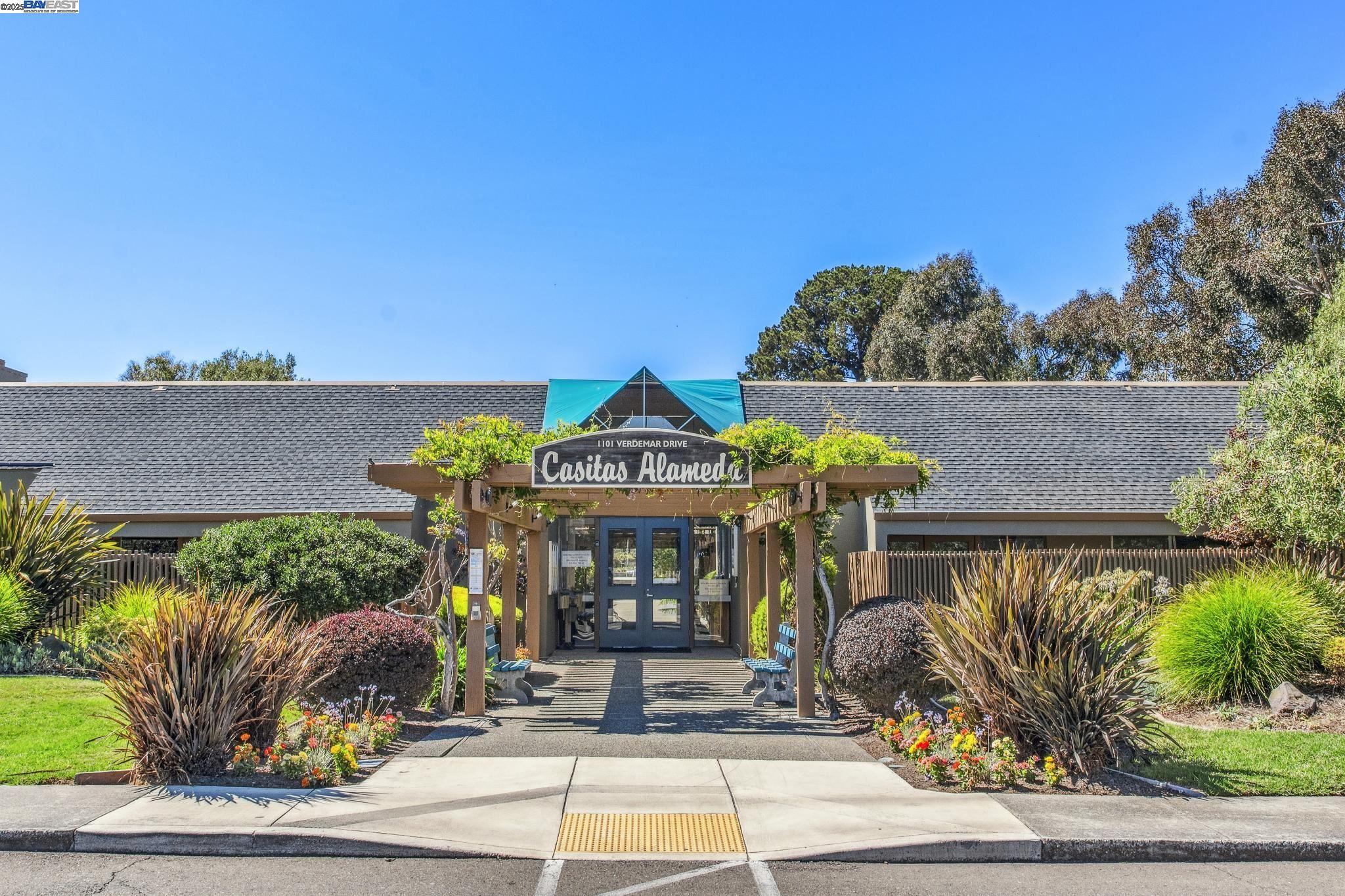 Detail Gallery Image 33 of 41 For 1105 Fontana Dr, Alameda,  CA 94502 - 2 Beds | 1/1 Baths