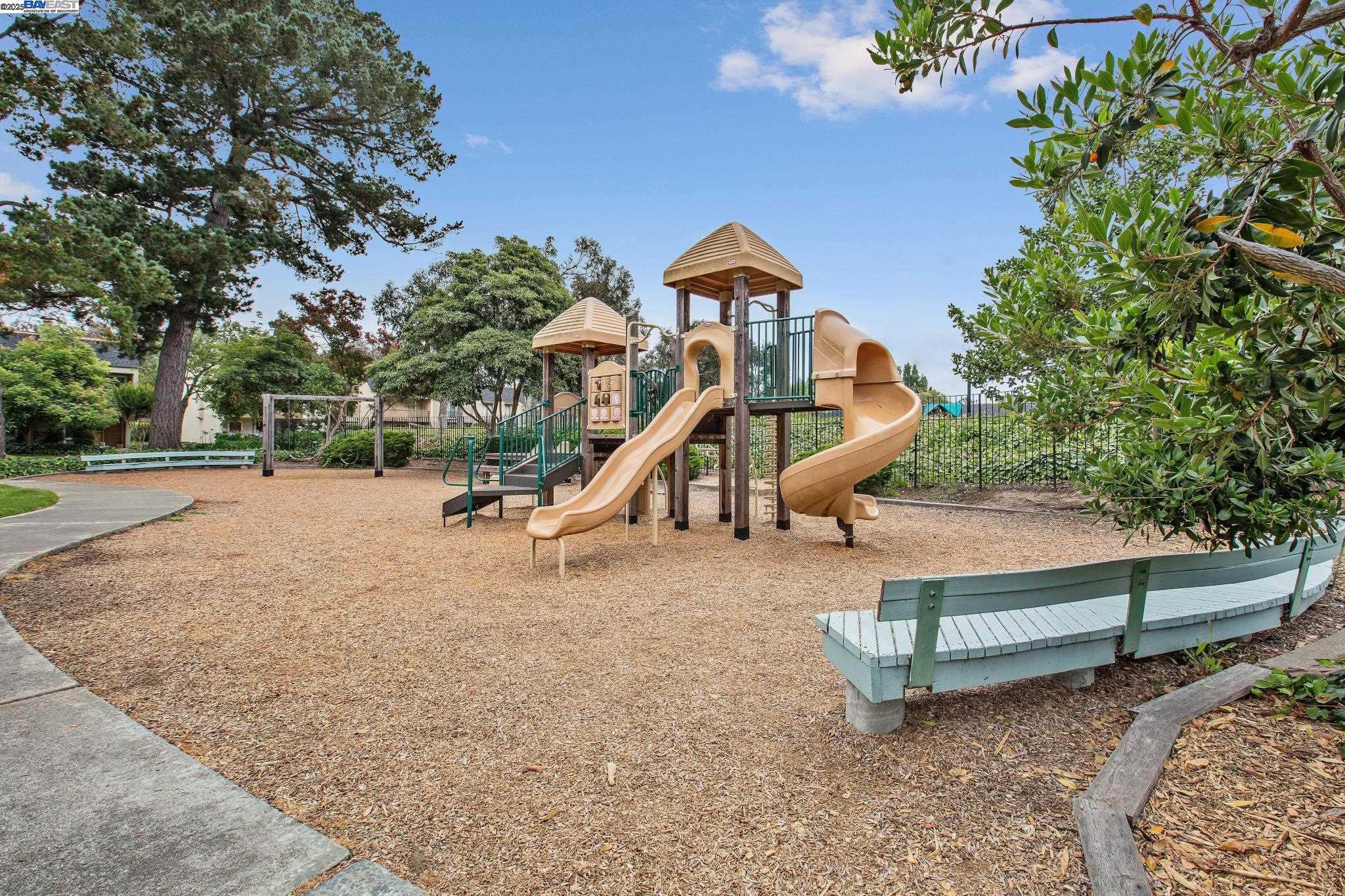 Detail Gallery Image 34 of 41 For 1105 Fontana Dr, Alameda,  CA 94502 - 2 Beds | 1/1 Baths