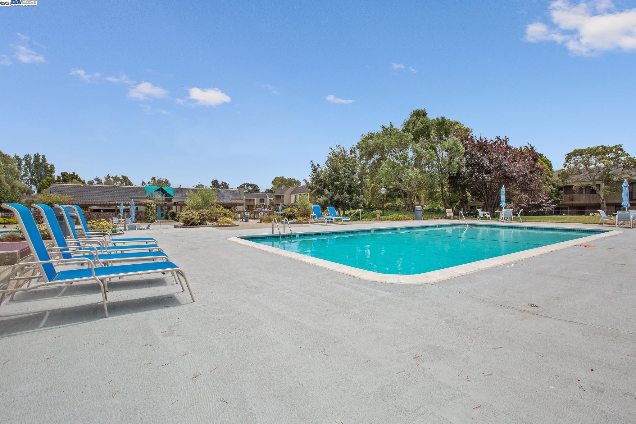 Detail Gallery Image 37 of 41 For 1105 Fontana Dr, Alameda,  CA 94502 - 2 Beds | 1/1 Baths