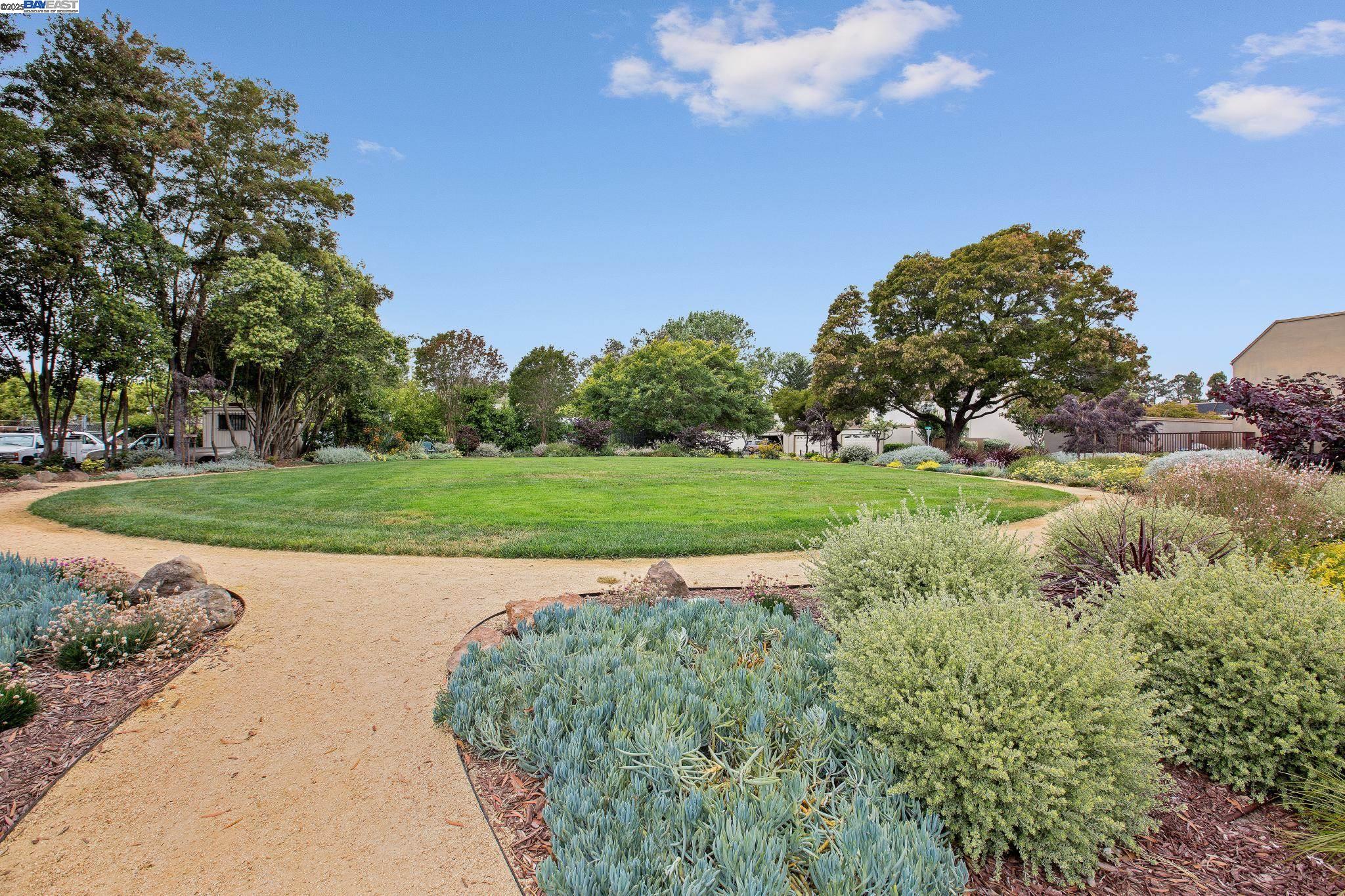 Detail Gallery Image 38 of 41 For 1105 Fontana Dr, Alameda,  CA 94502 - 2 Beds | 1/1 Baths