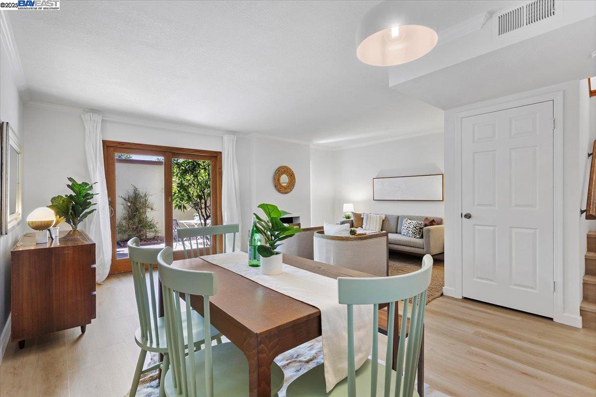 Detail Gallery Image 5 of 41 For 1105 Fontana Dr, Alameda,  CA 94502 - 2 Beds | 1/1 Baths