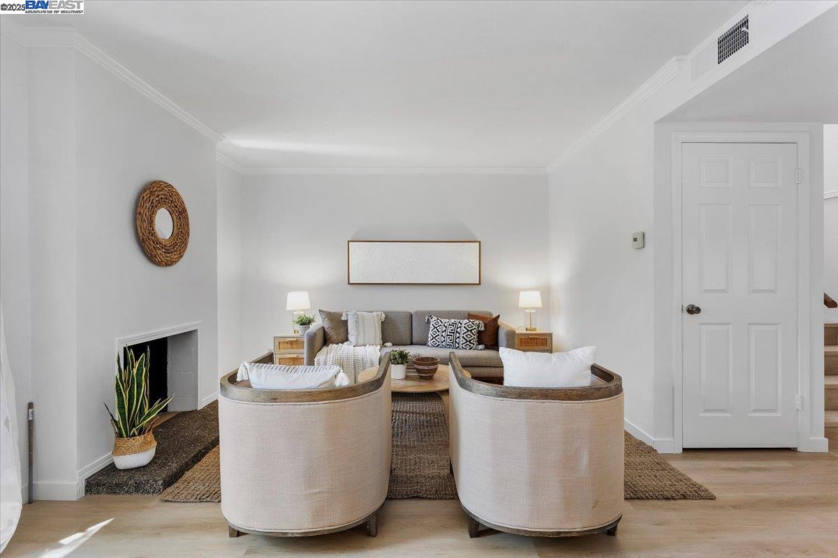 Detail Gallery Image 7 of 41 For 1105 Fontana Dr, Alameda,  CA 94502 - 2 Beds | 1/1 Baths