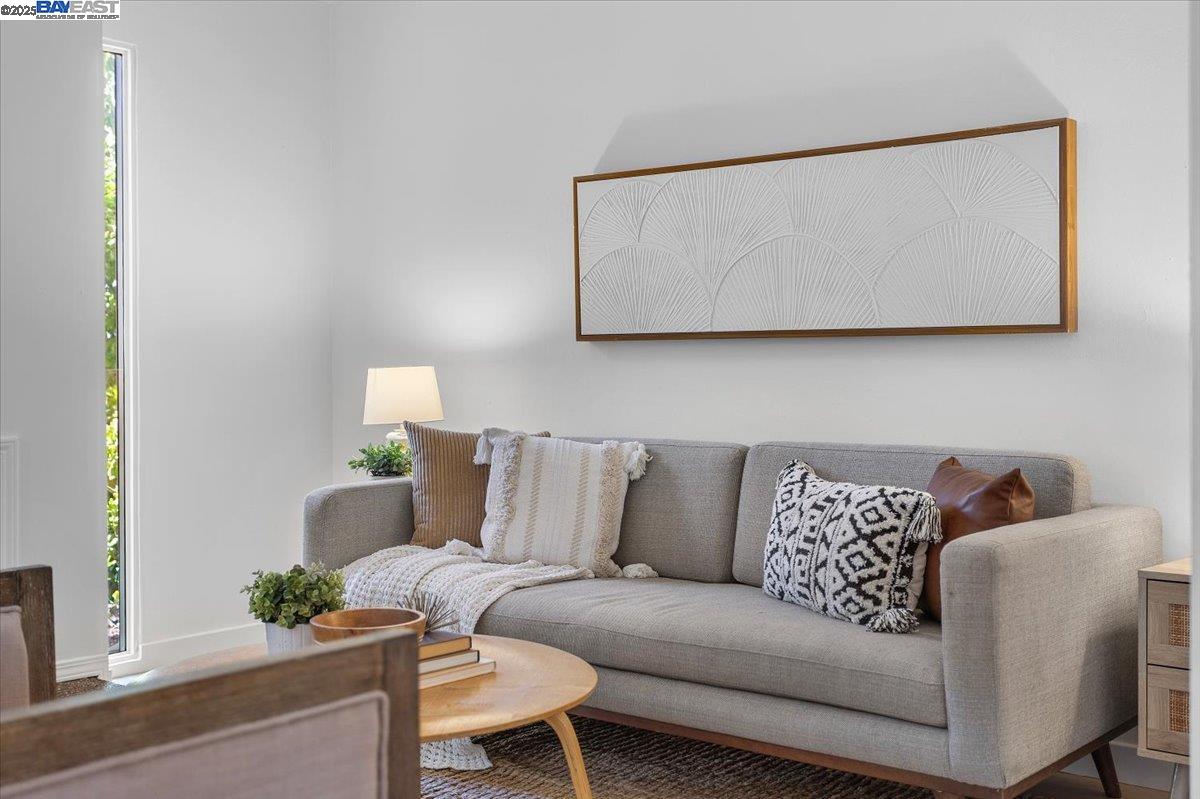 Detail Gallery Image 9 of 41 For 1105 Fontana Dr, Alameda,  CA 94502 - 2 Beds | 1/1 Baths