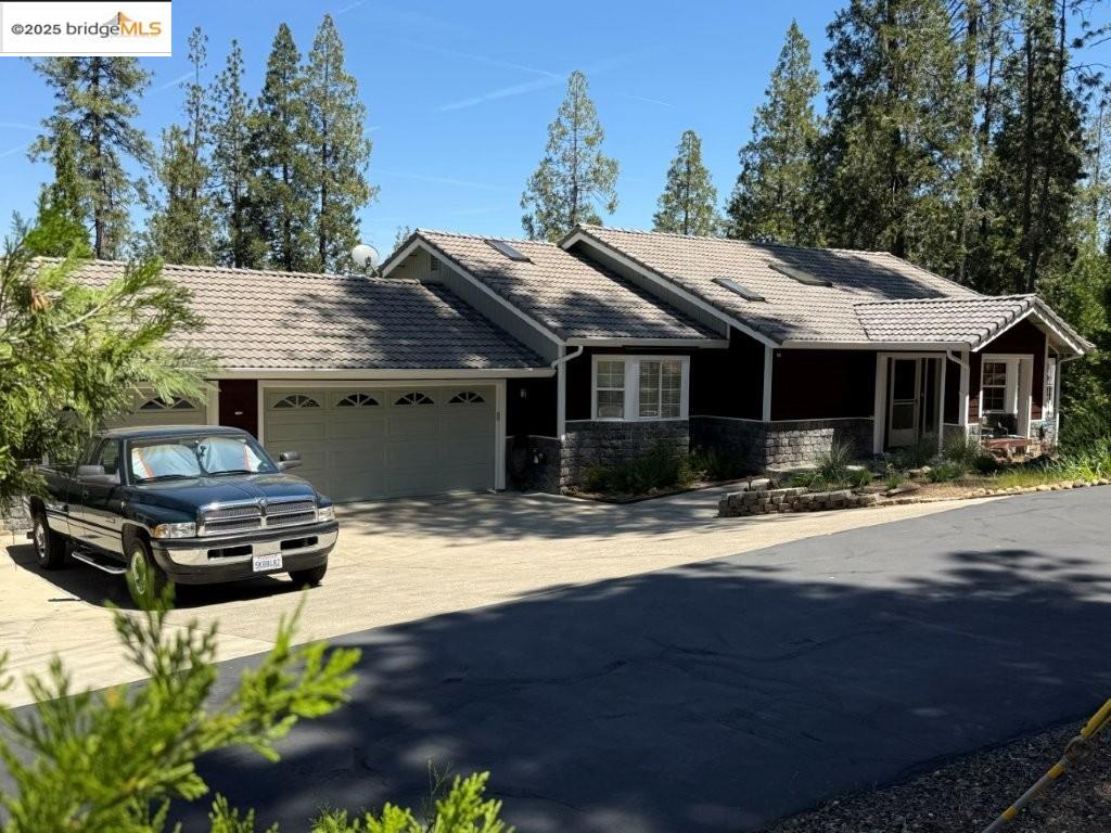 Detail Gallery Image 1 of 60 For 12309 Shooting Star Ct., Groveland,  CA 95321 - 3 Beds | 2/1 Baths