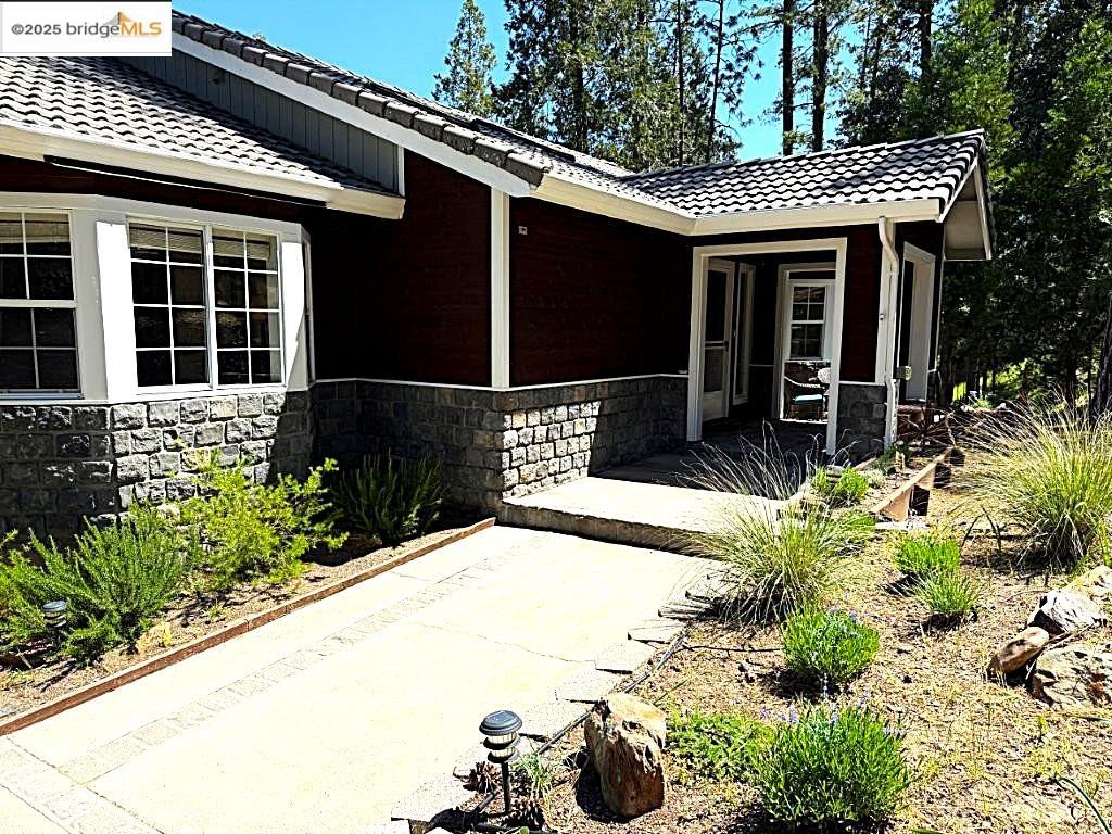 Detail Gallery Image 2 of 60 For 12309 Shooting Star Ct., Groveland,  CA 95321 - 3 Beds | 2/1 Baths
