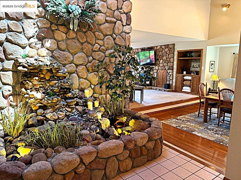Detail Gallery Image 3 of 60 For 12309 Shooting Star Ct., Groveland,  CA 95321 - 3 Beds | 2/1 Baths