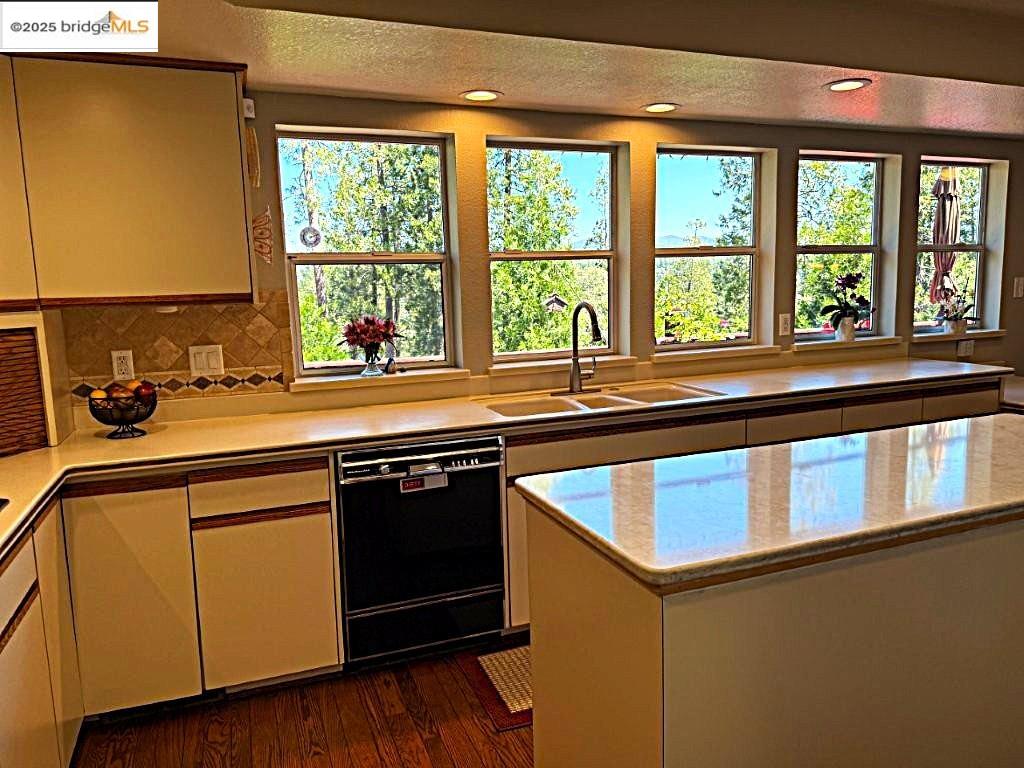 Detail Gallery Image 27 of 60 For 12309 Shooting Star Ct., Groveland,  CA 95321 - 3 Beds | 2/1 Baths