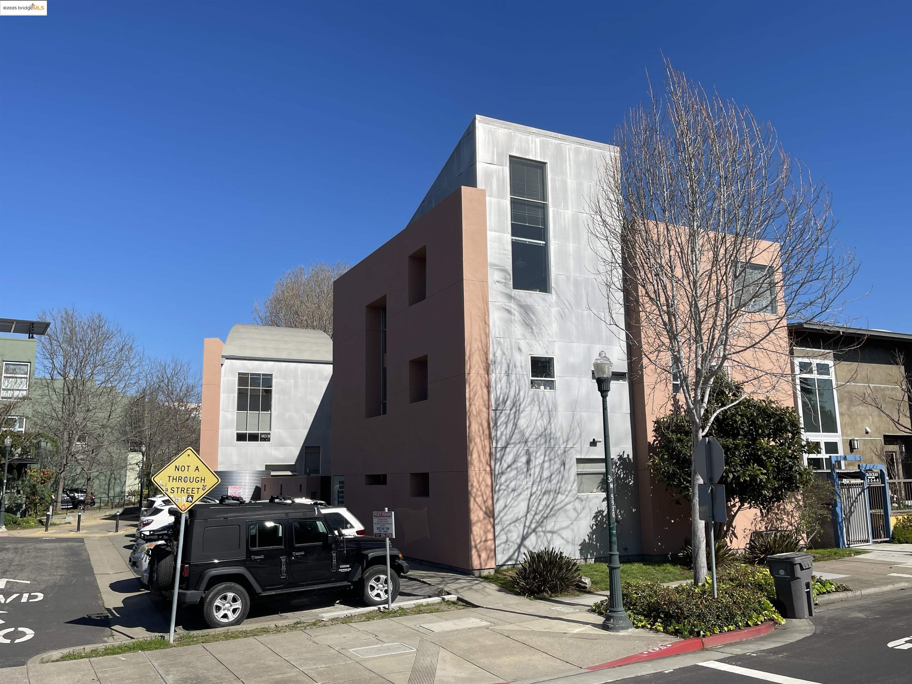 Detail Gallery Image 1 of 23 For 6450 Doyle Street, Emeryville,  CA 94606-8 - – Beds | – Baths