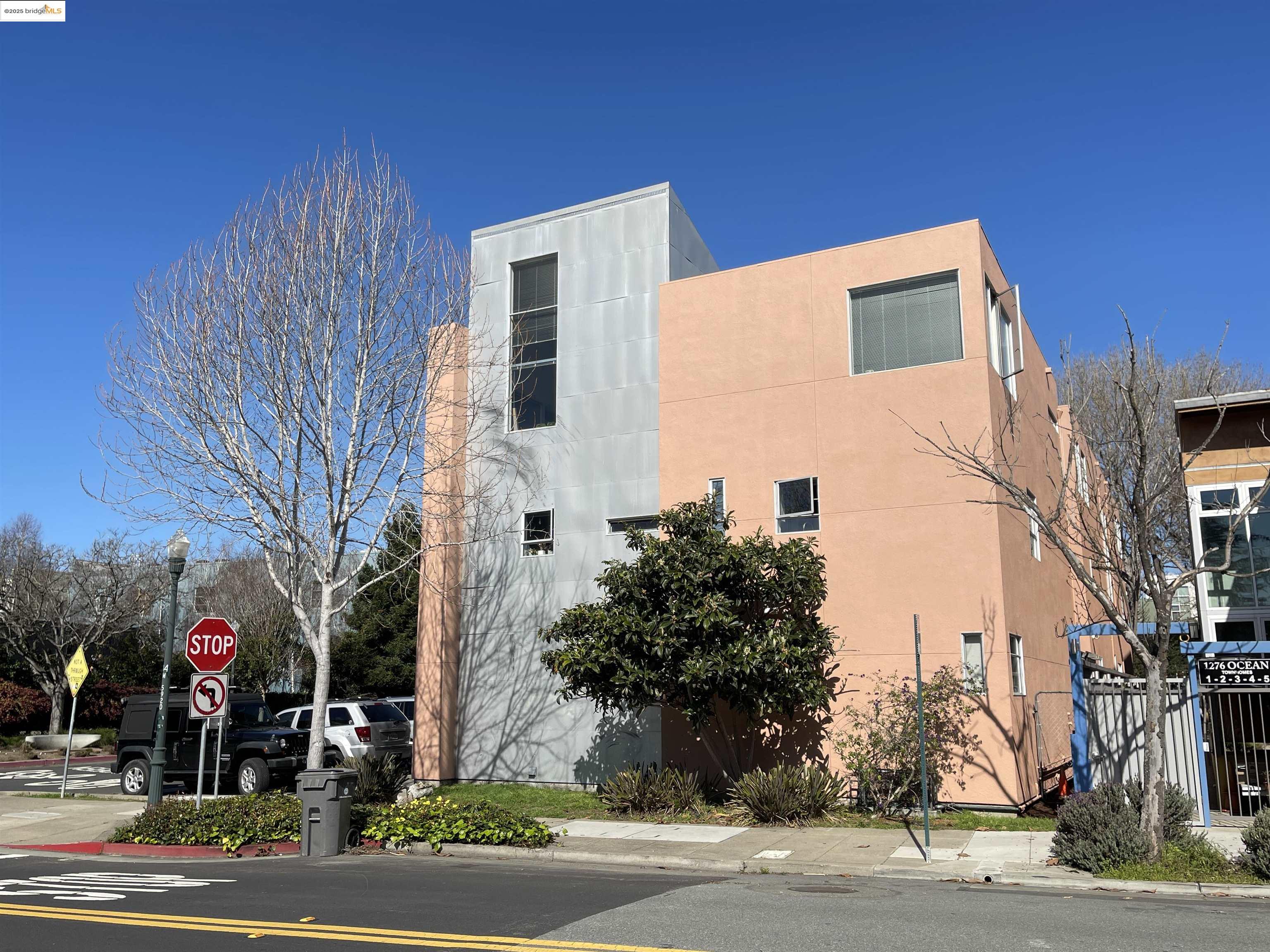 Detail Gallery Image 2 of 23 For 6450 Doyle Street, Emeryville,  CA 94606-8 - – Beds | – Baths