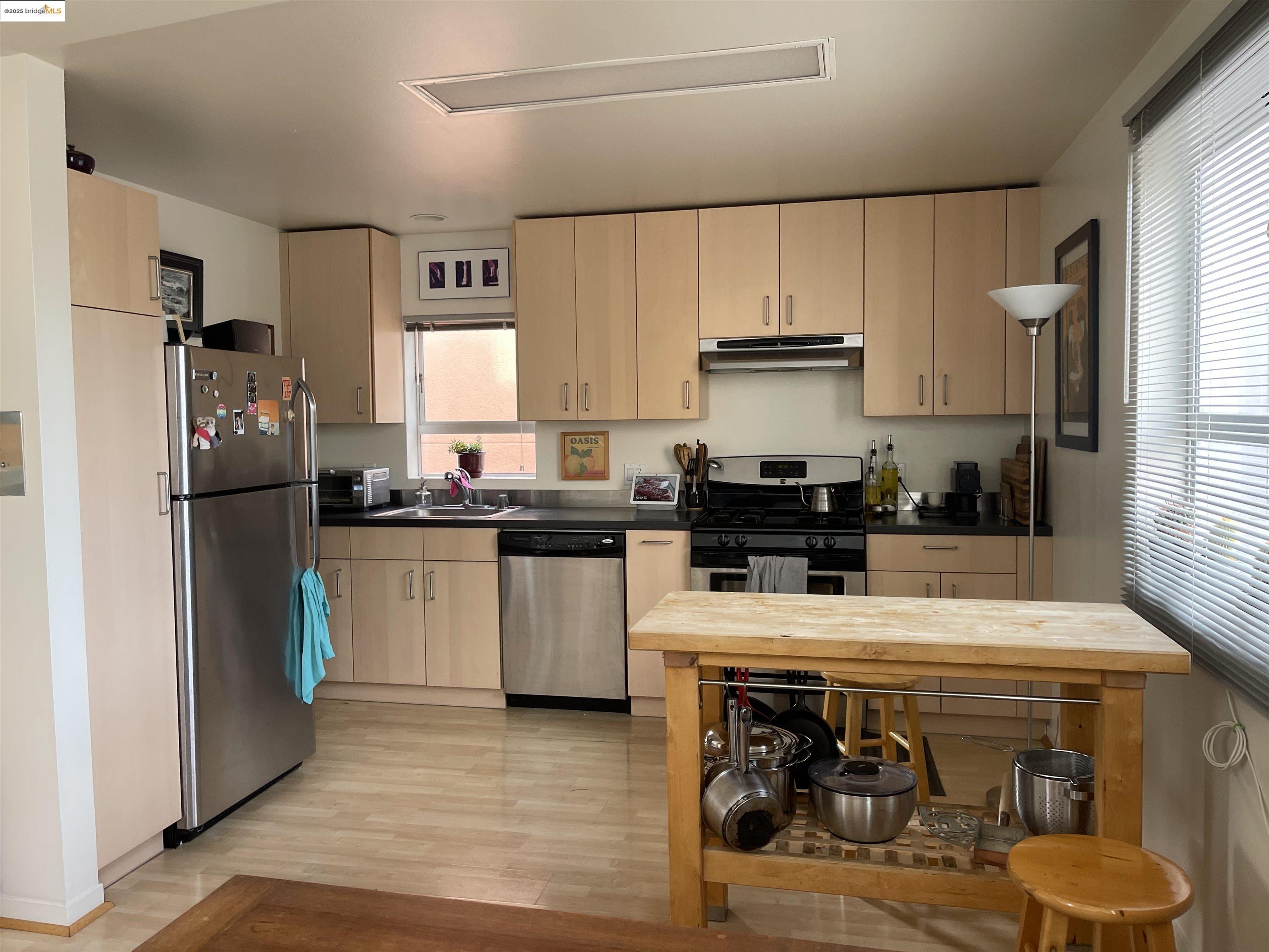 Detail Gallery Image 7 of 23 For 6450 Doyle Street, Emeryville,  CA 94606-8 - – Beds | – Baths